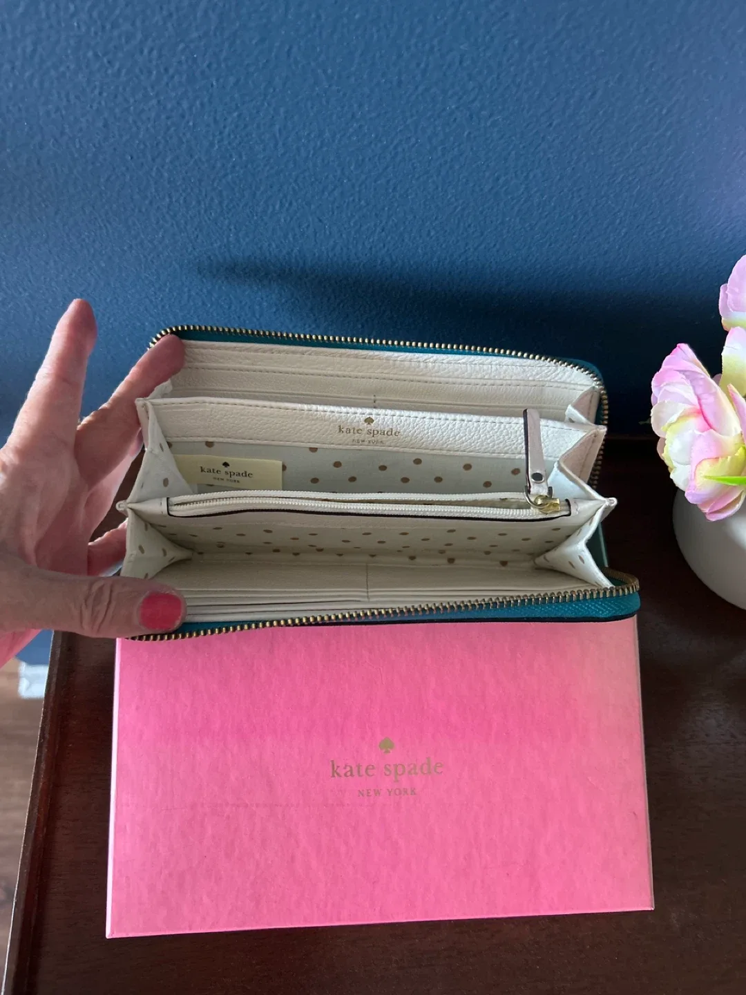 Kate Spade Zip Around Wallet - never used! In box. Teal - photo 2