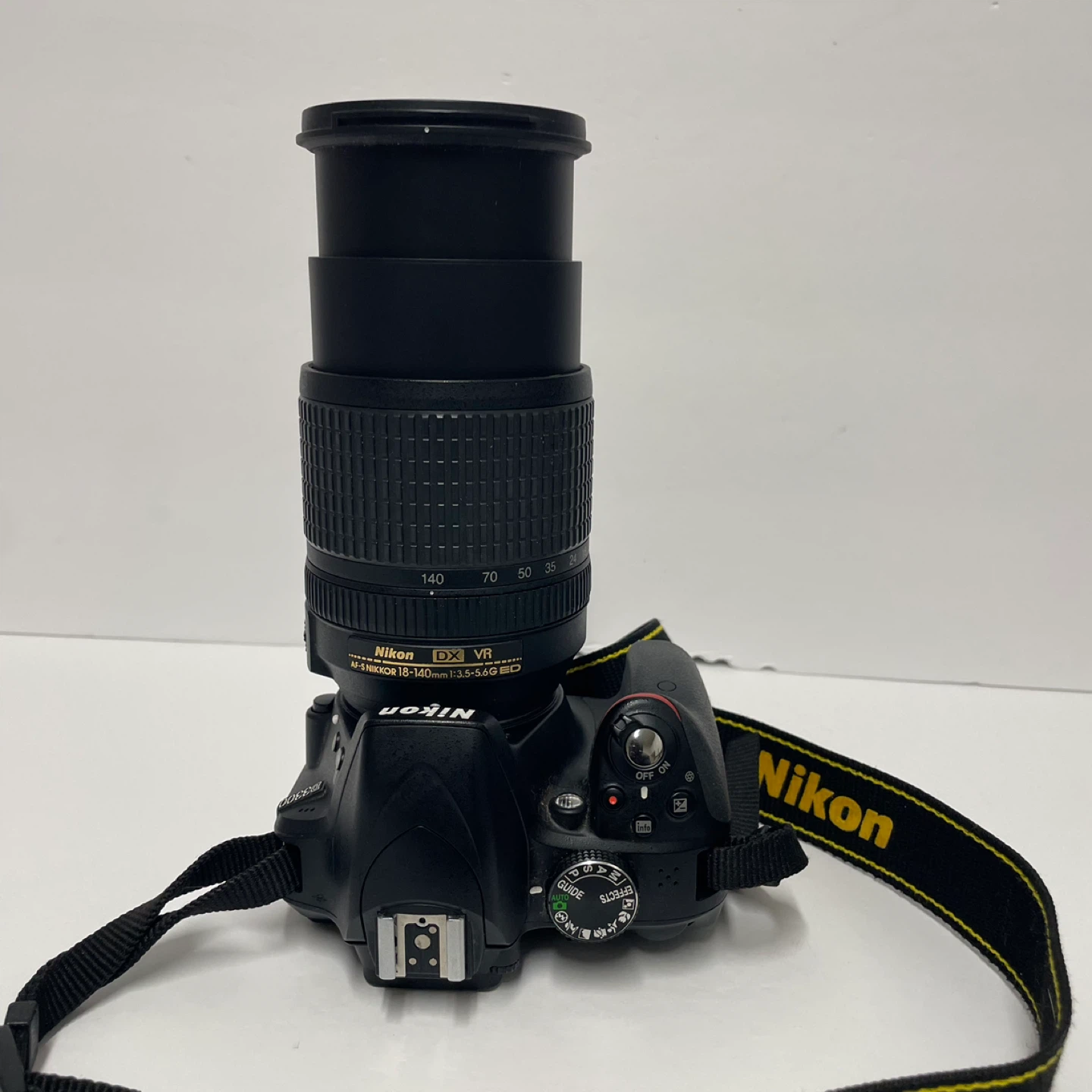 Nikon D3300 DSLR Camera with 18-140mm VR Lens - photo 2