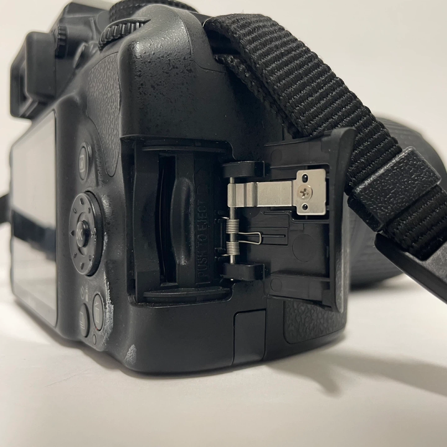 Nikon D3300 DSLR Camera with 18-140mm VR Lens - photo 5