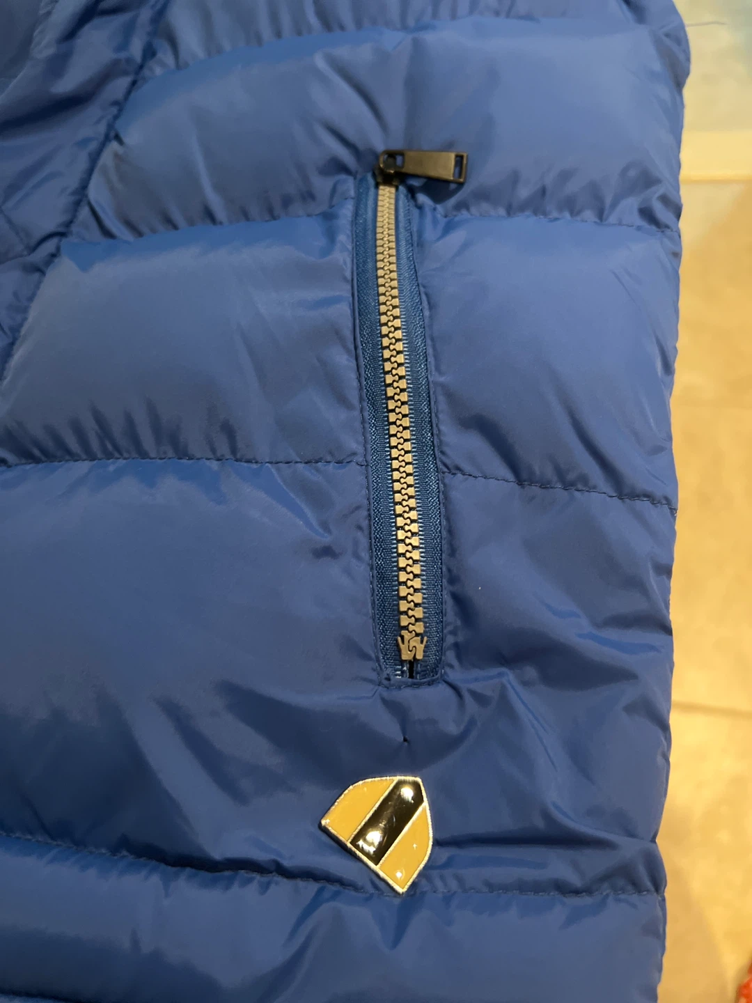 True rock puffer Vest size S New - photo 4
