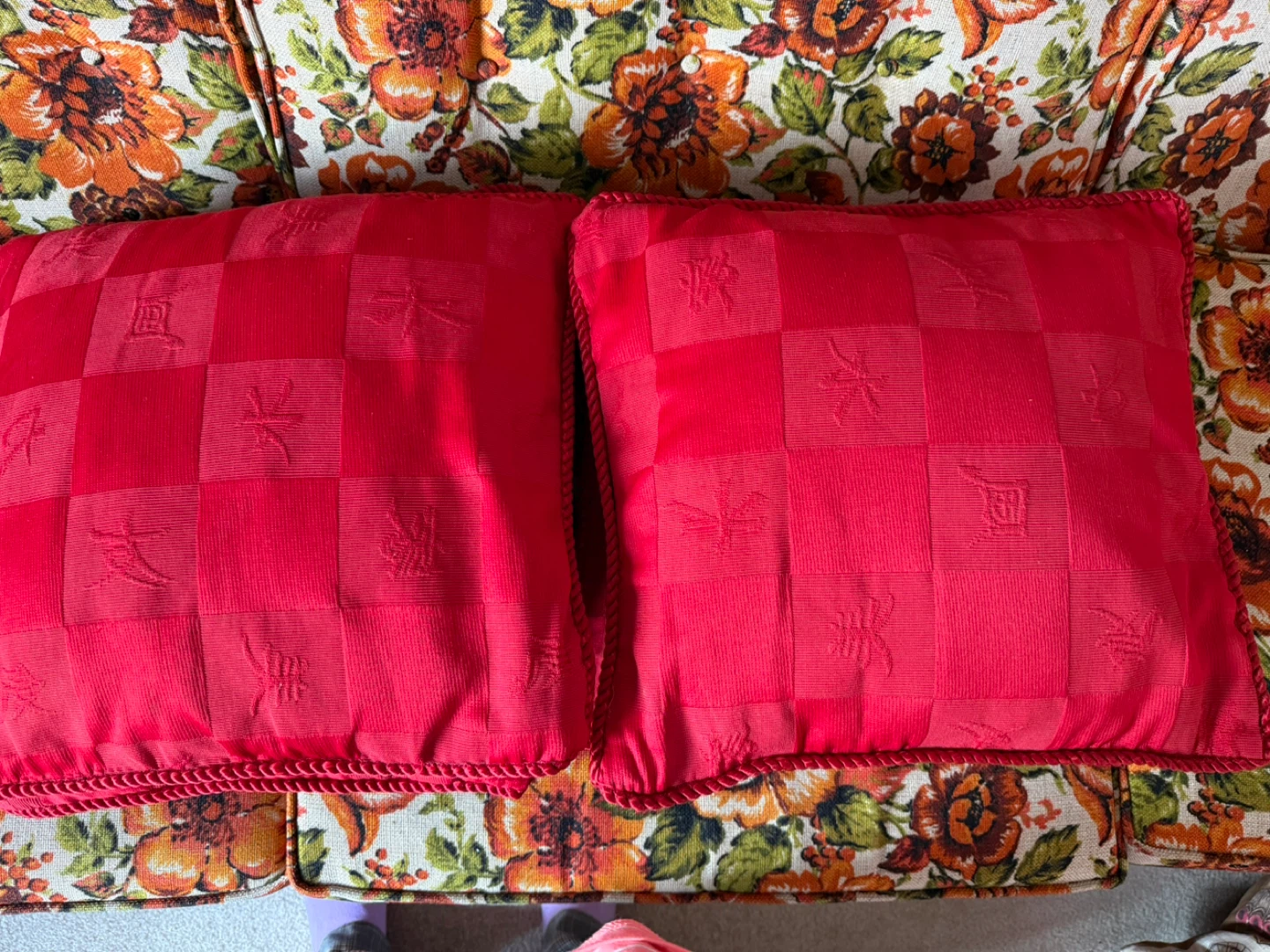4 Red decorative throw pillow - photo 2