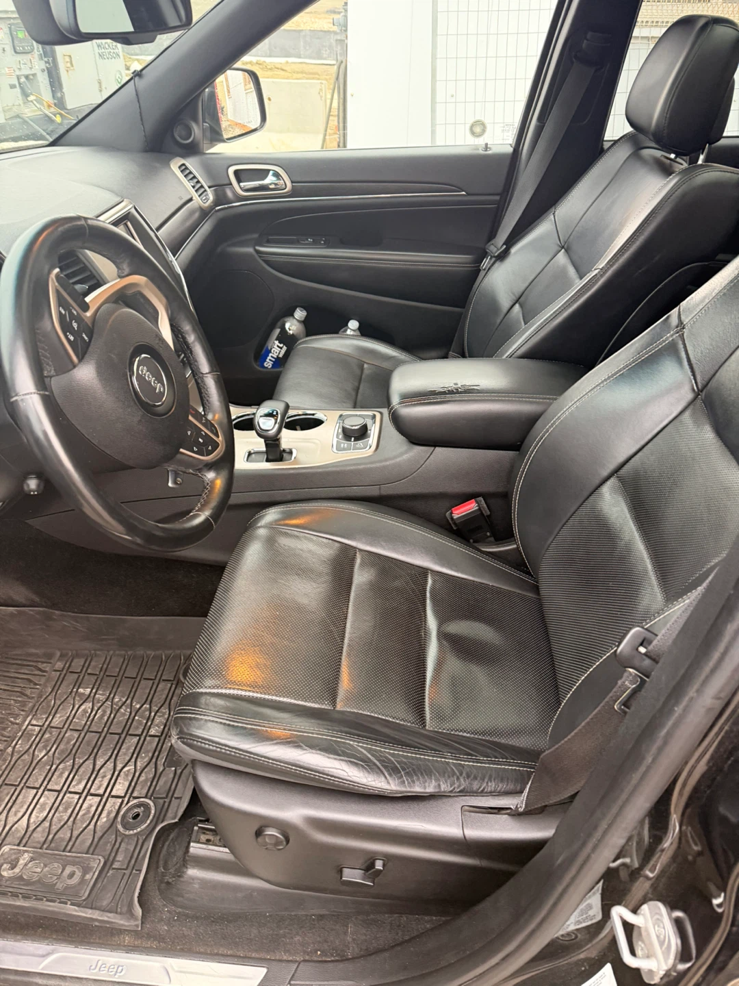 Black Jeep Grand Cherokee - photo 5