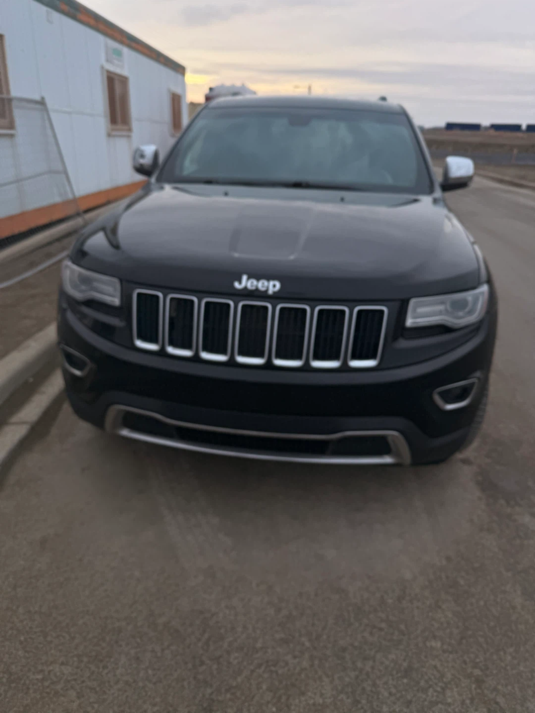 Black Jeep Grand Cherokee