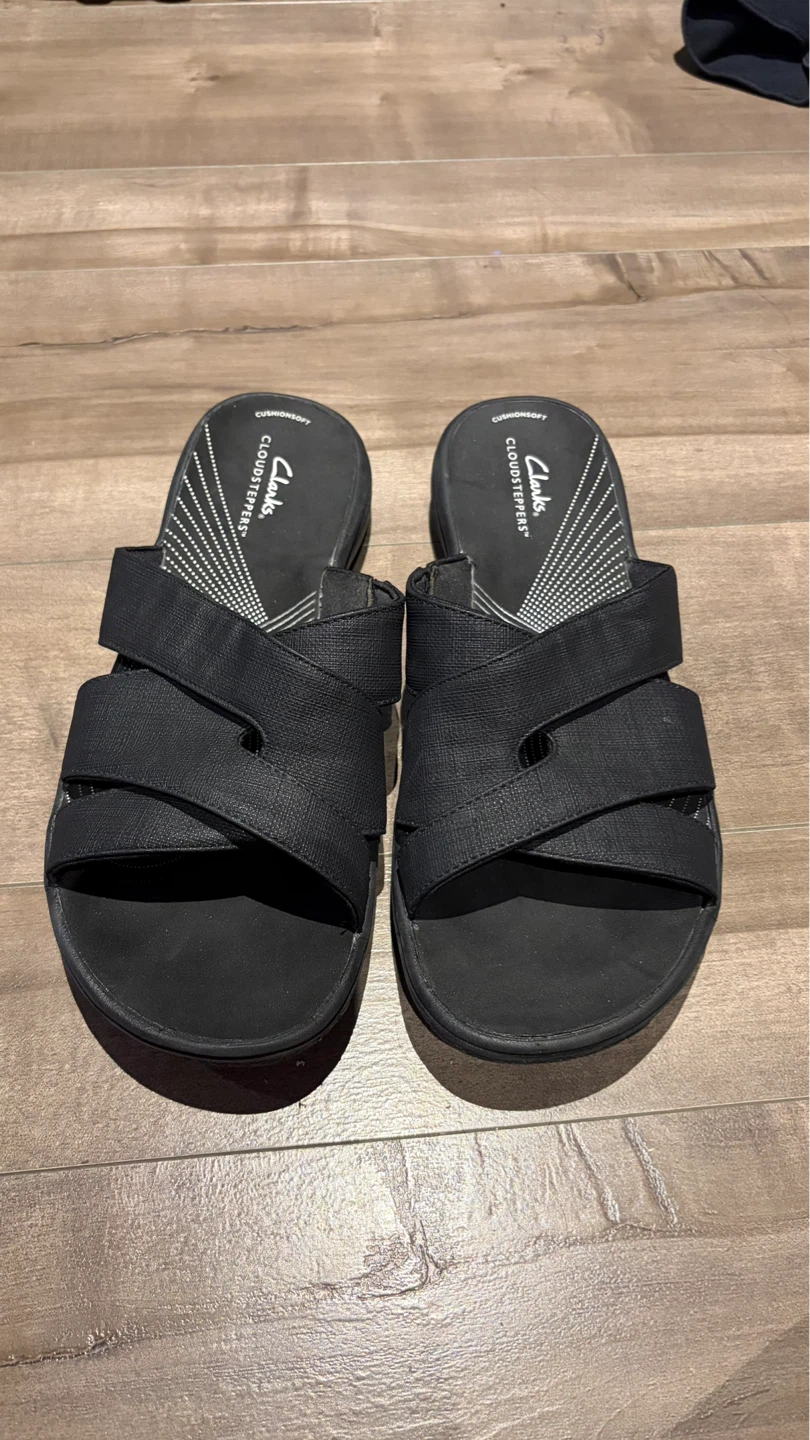 Clarks Cushionsoft Cloudsteppers Cross-Strap Sandals