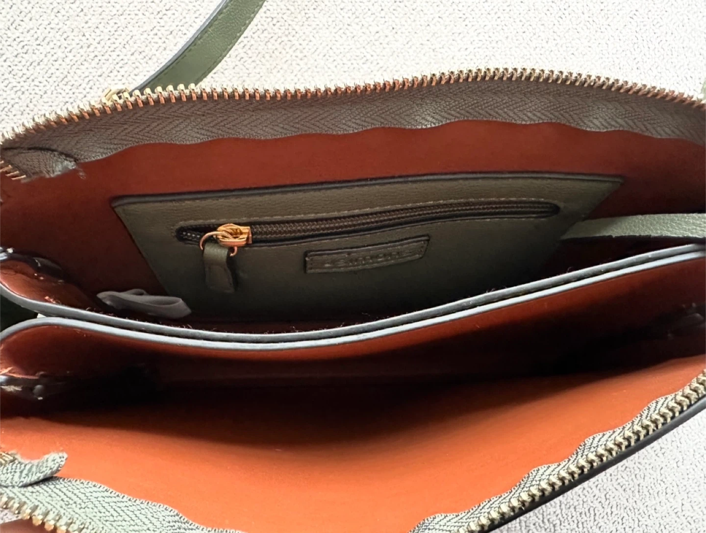 Simons  Crossbody Bag - $15 - East York - photo 3