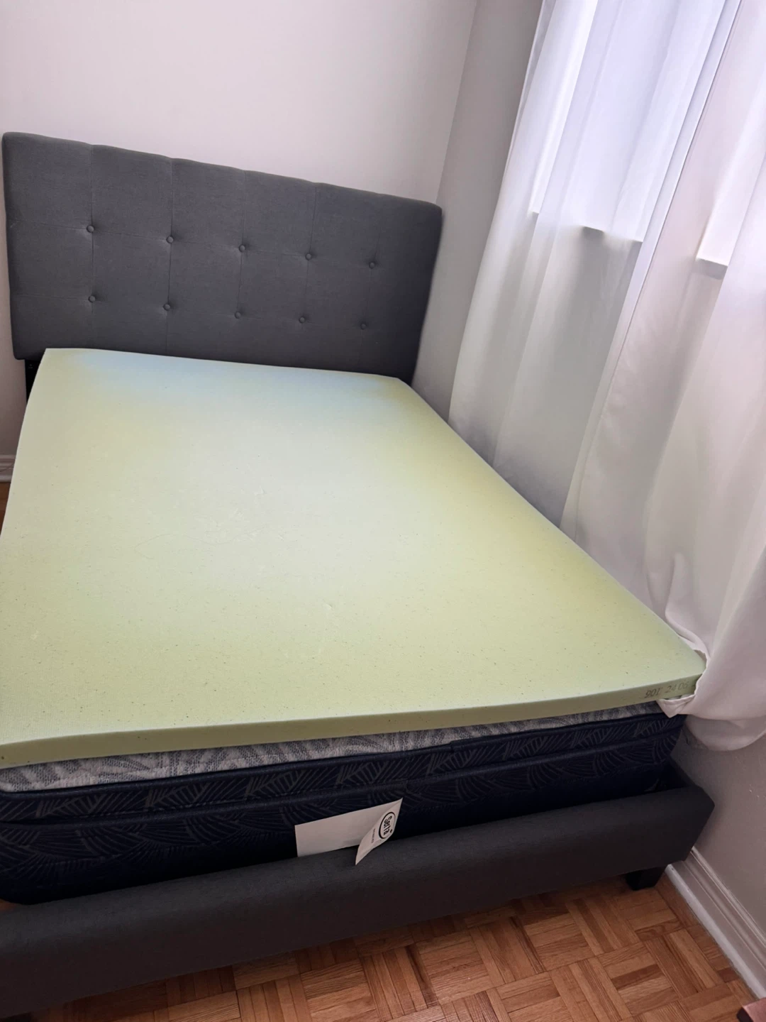 Bed fram, mattress, Mattress Topper, pillows and bedsheet - photo 5