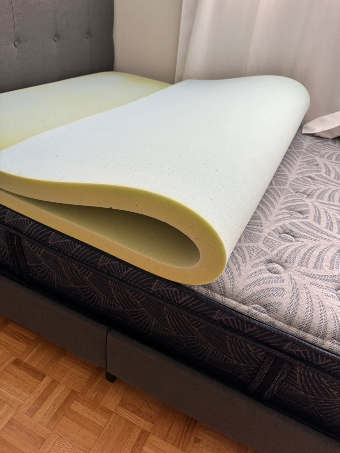 Bed fram, mattress, Mattress Topper, pillows and bedsheet - photo 2