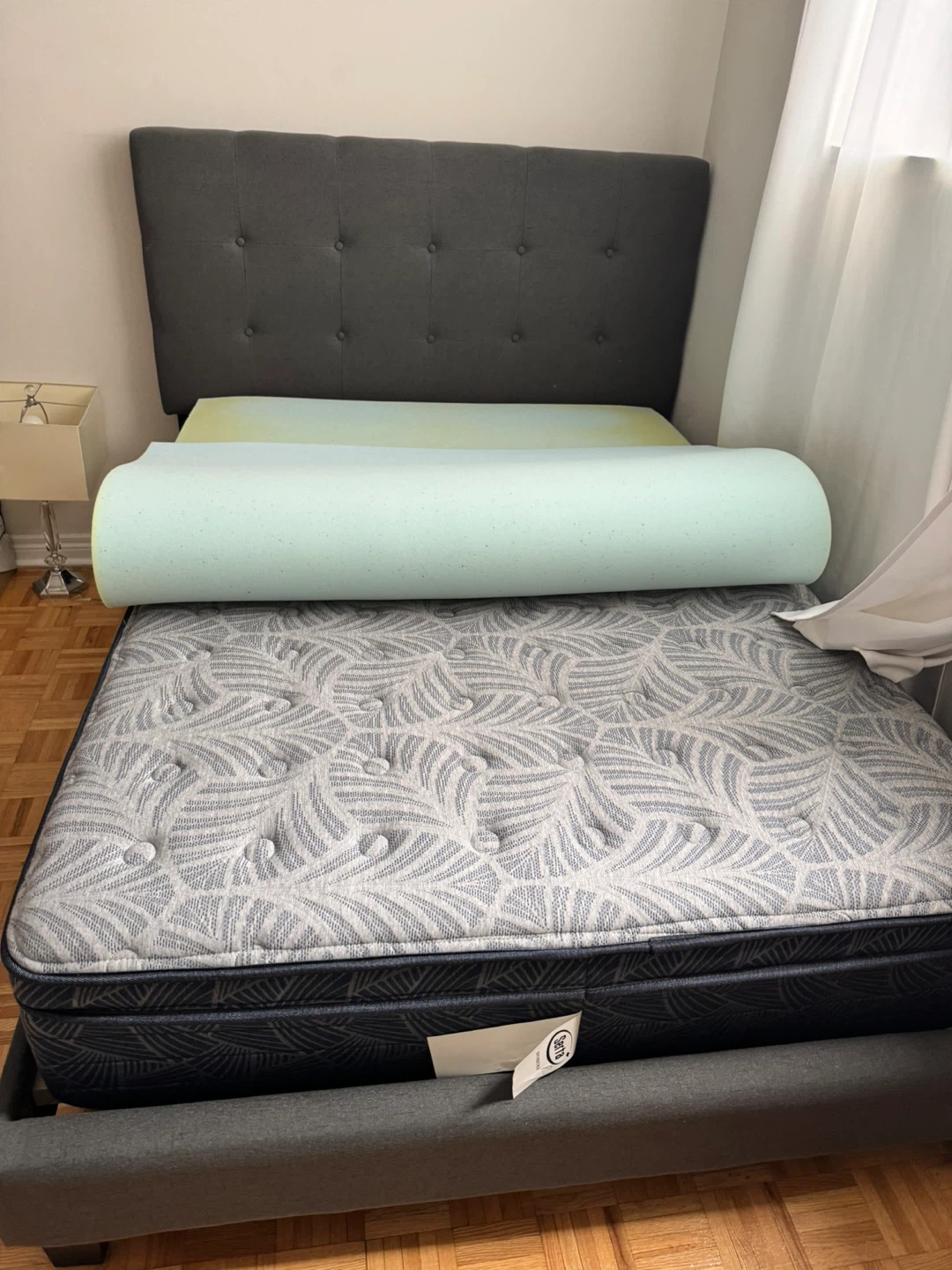 Bed fram, mattress, Mattress Topper, pillows and bedsheet - photo 4