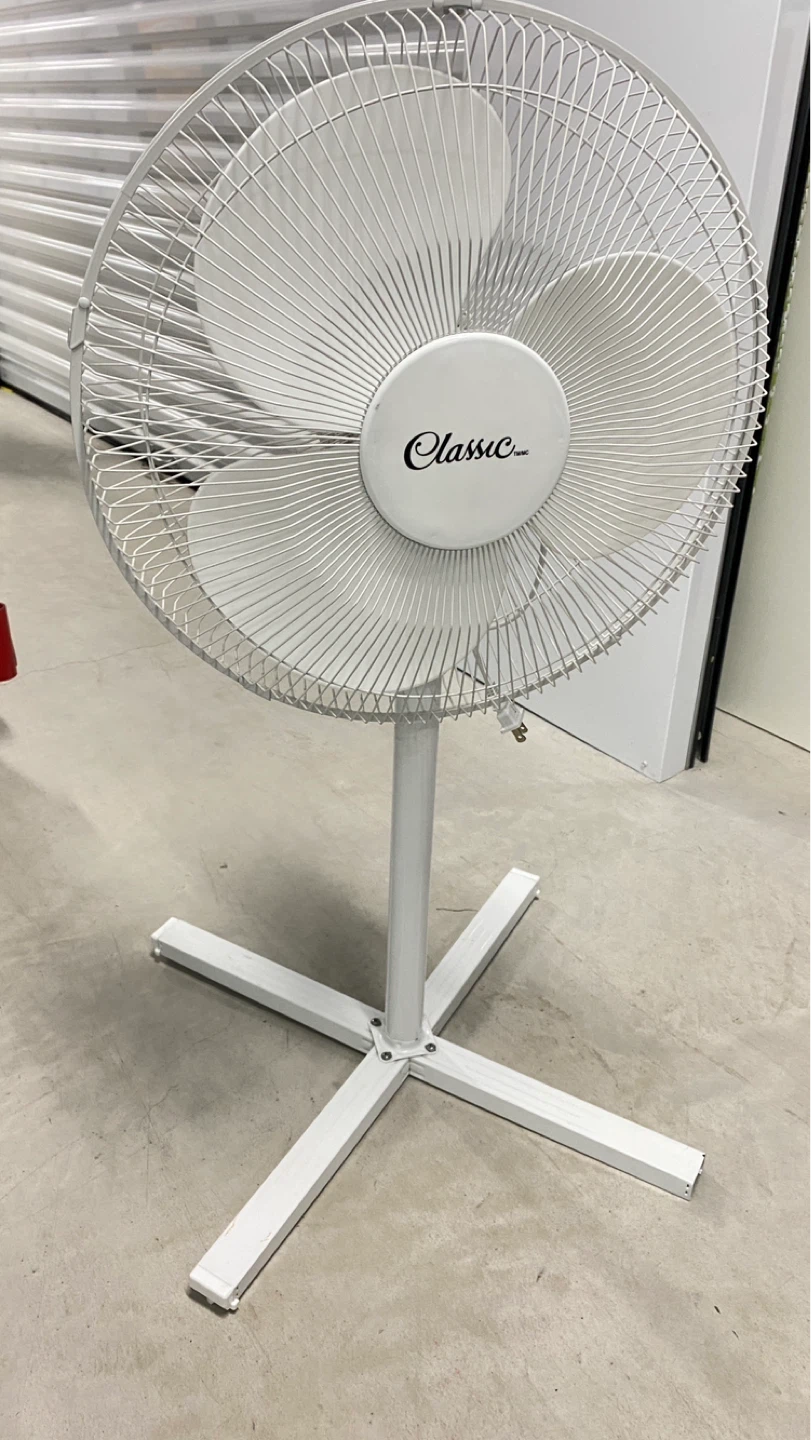 Classic White Pedestal Fan - photo 2