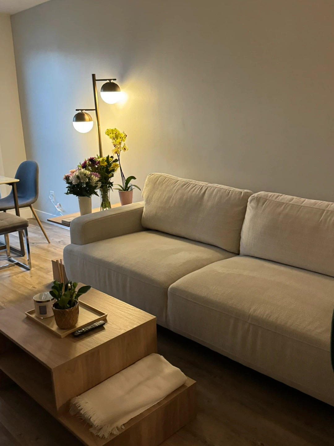 Structube cream couch - photo 4