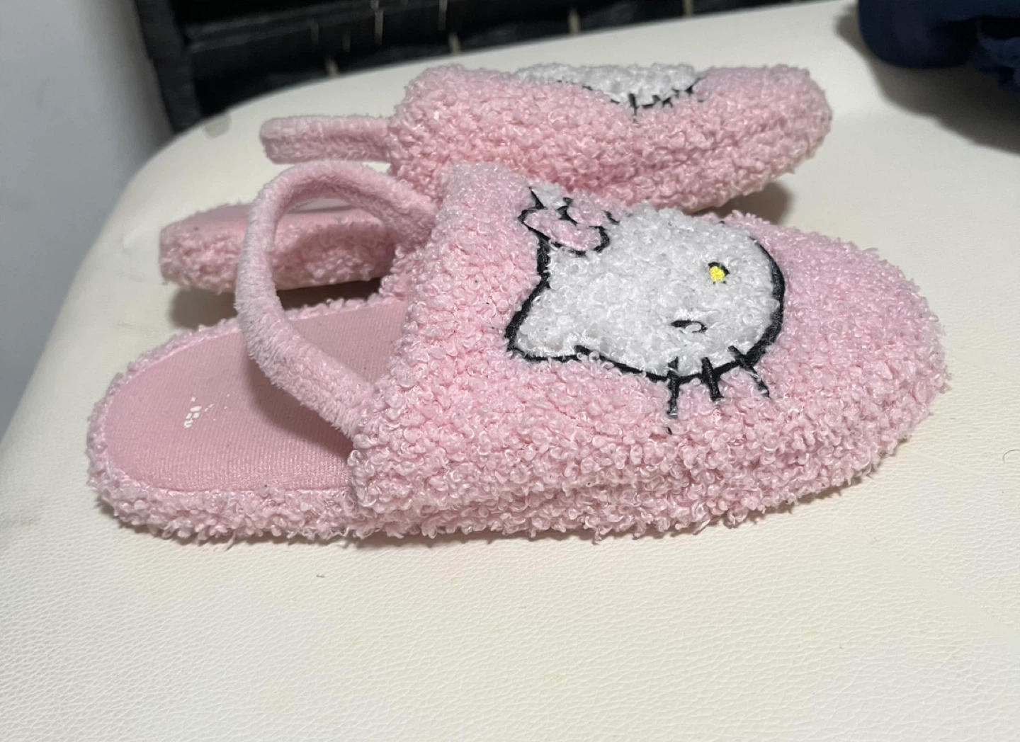 Pink Hello Kitty Slippers size 11/12 kids - photo 2