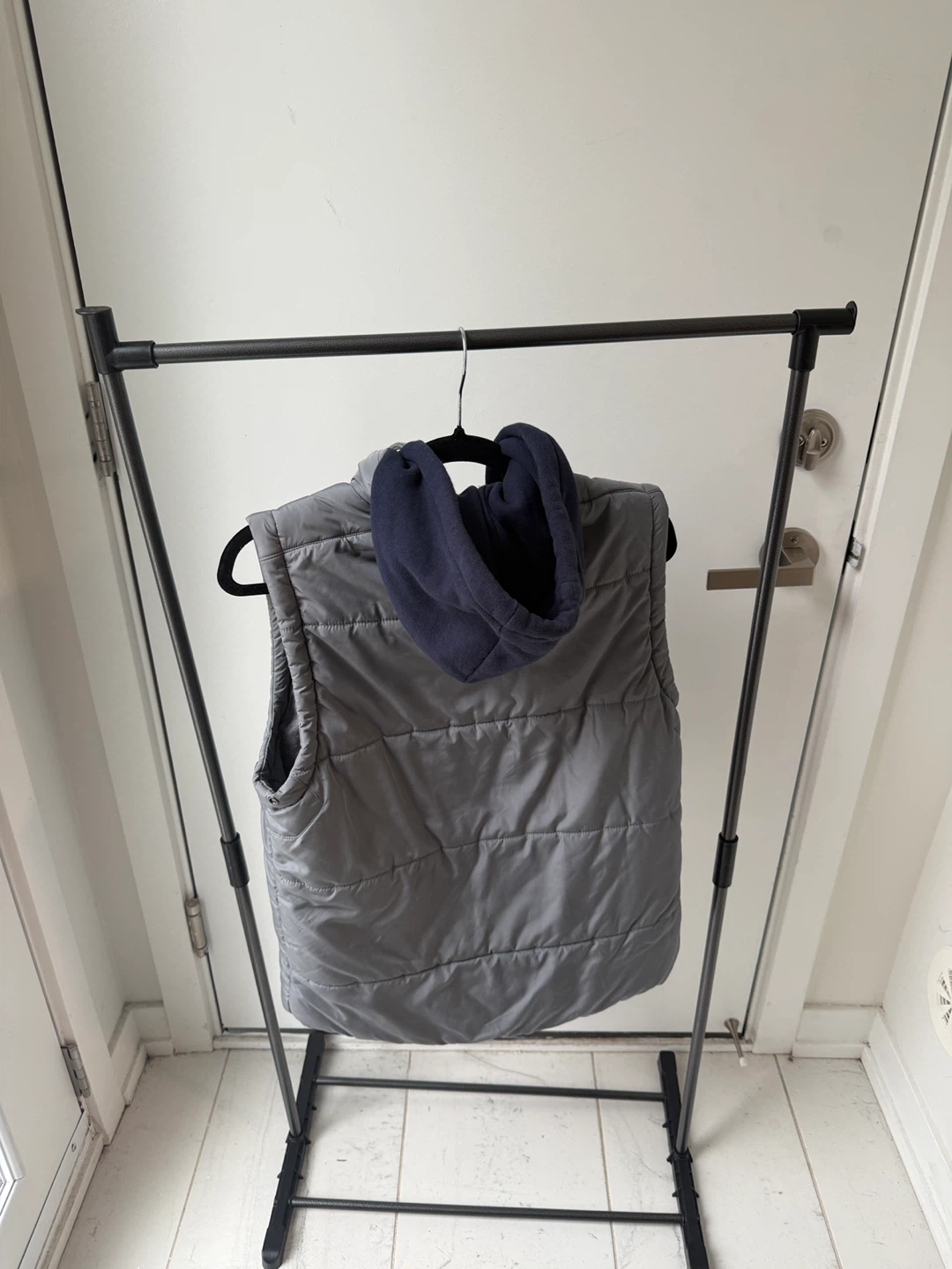 Guess Puffer Vest with Hood - photo 5