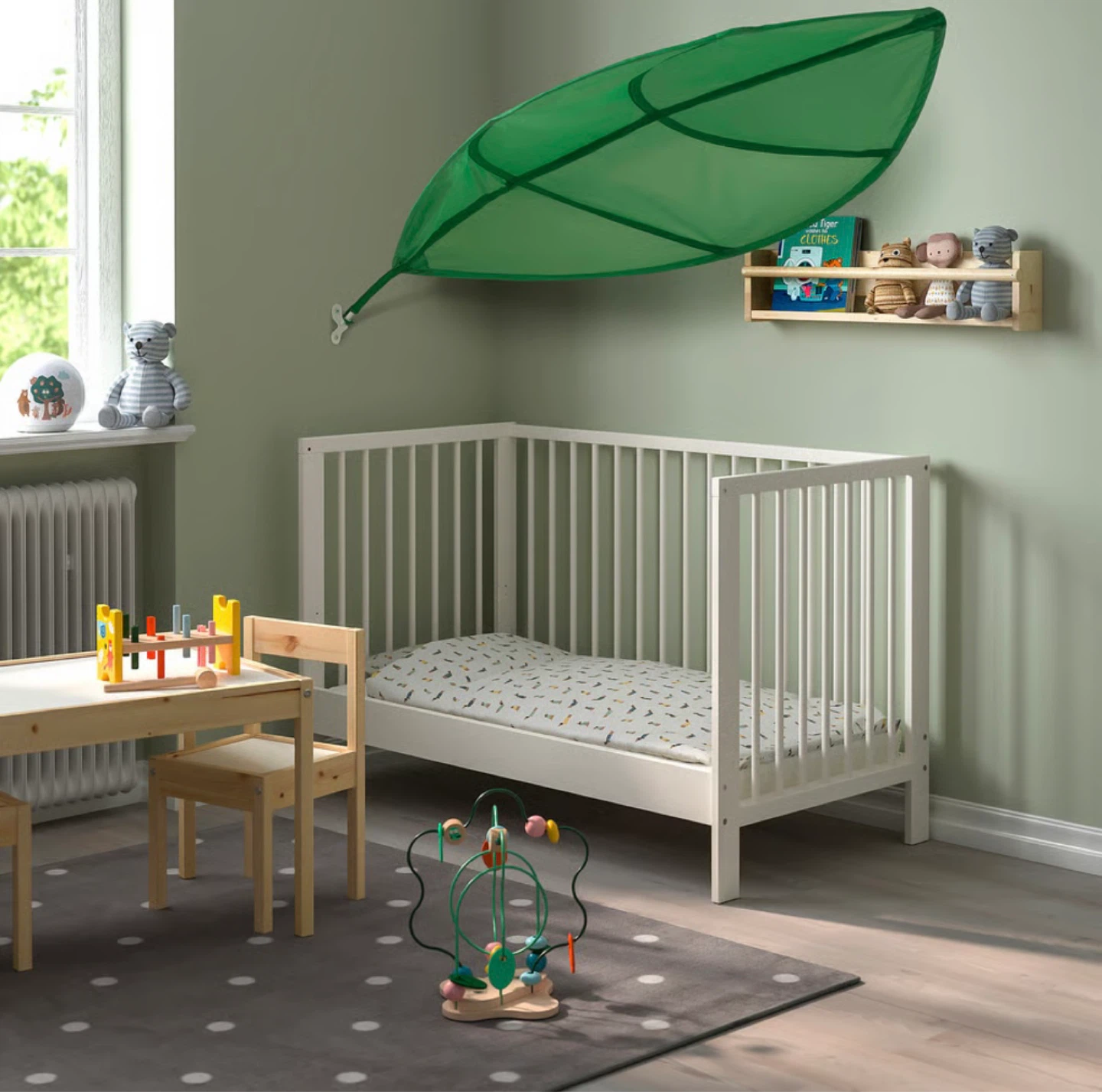 Excellent like-new condition Ike.a green leaf canopy