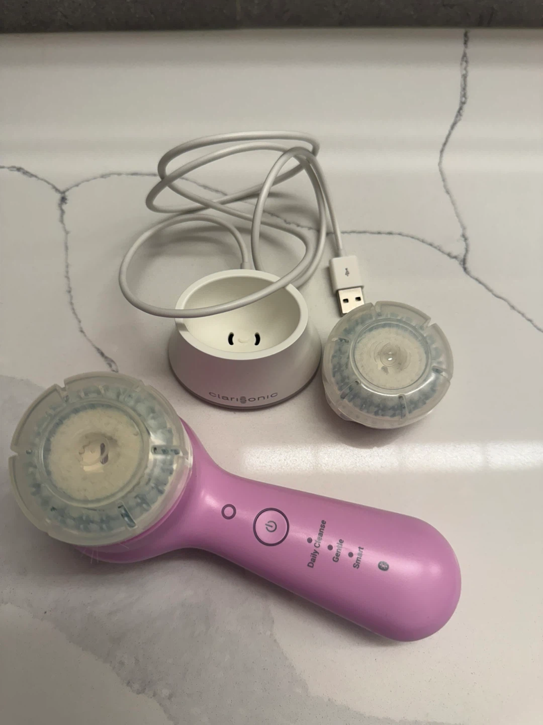 Clarisonic Facial Cleansing Brush Set – Charger + Extra Heads - photo 3