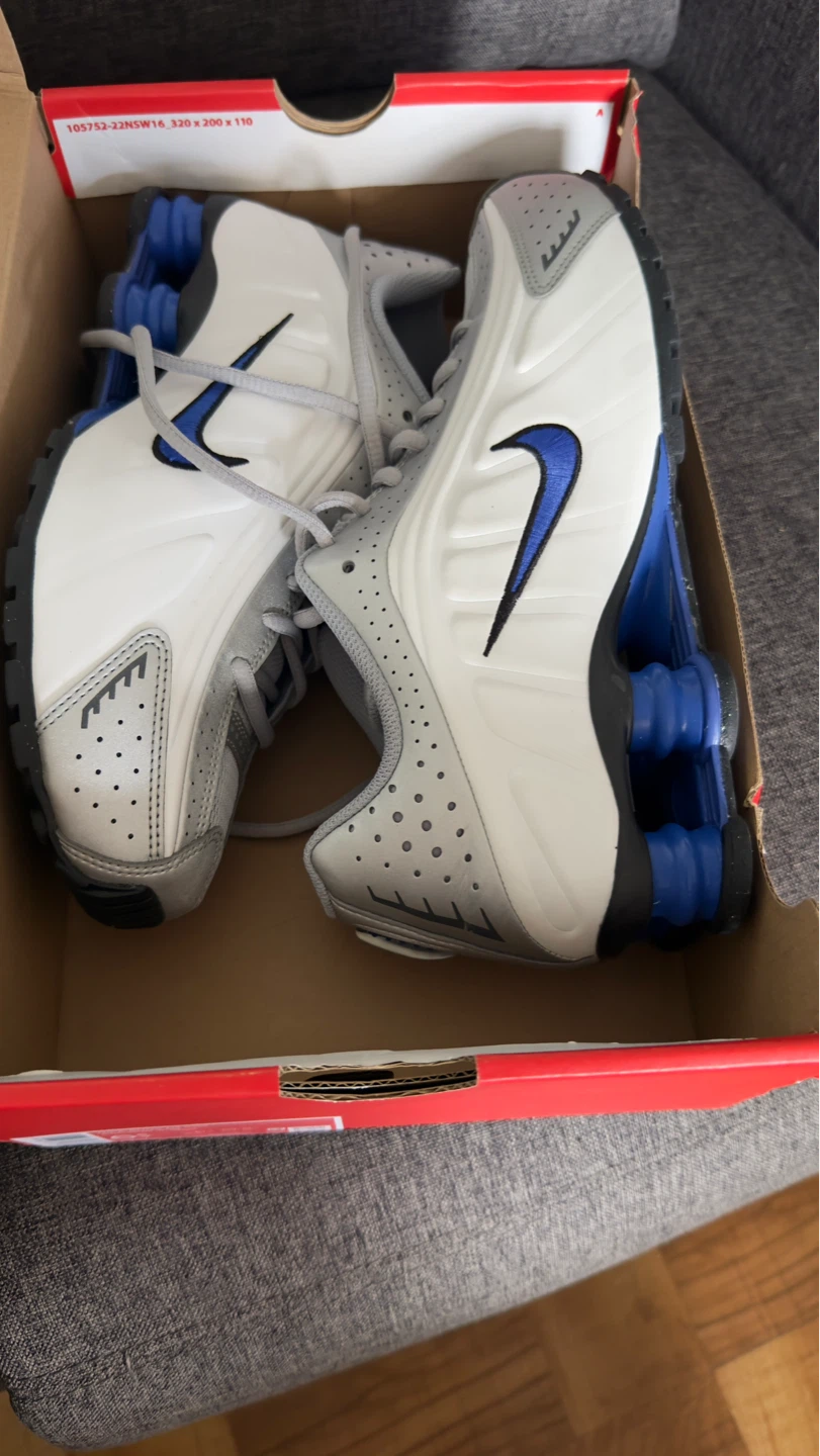 Nike Shox R4 (GS) White/Silver/Blue Youth Shoes 6.5 - photo 3