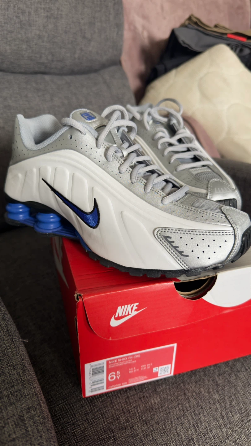Nike Shox R4 (GS) White/Silver/Blue Youth Shoes 6.5