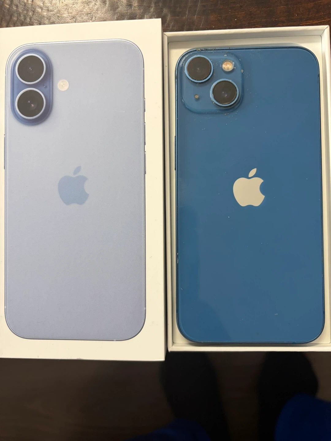Apple iPhone 13 - Blue