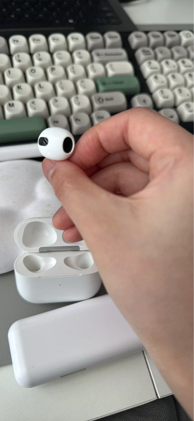 Left ear airpod 3 - case included