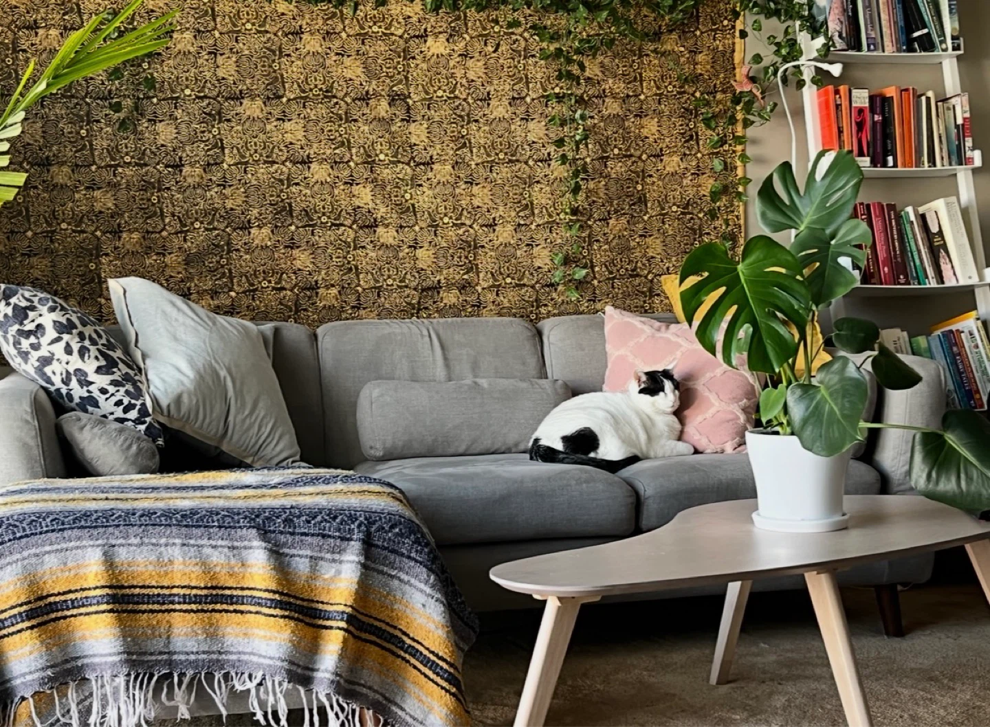 Minimalist Wavy Shape Coffee Table