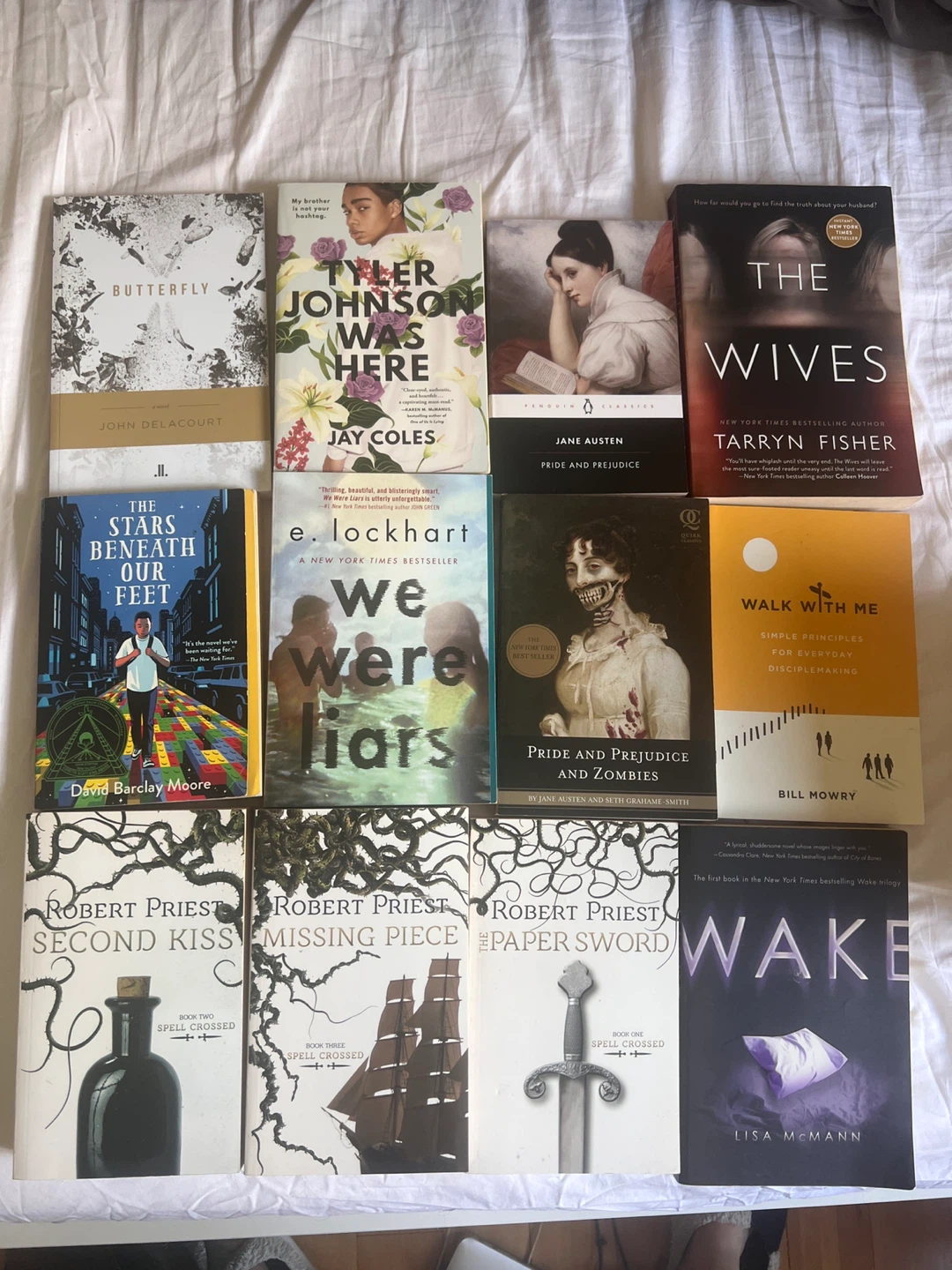 Mixed lot of paperback novels