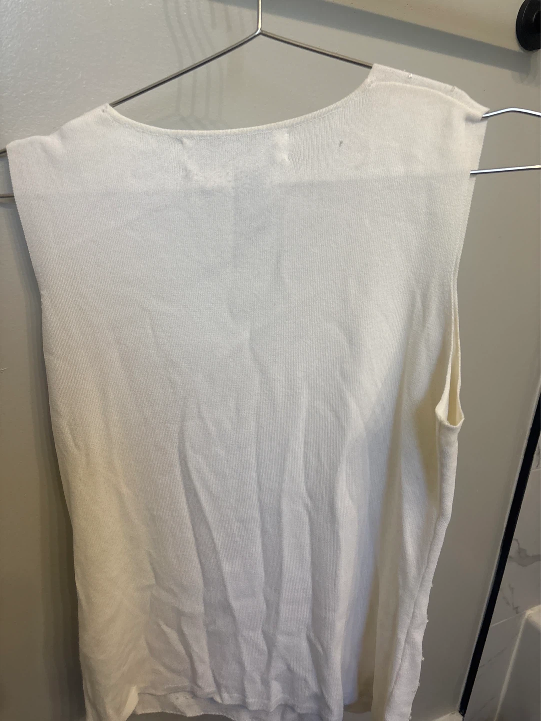 Joseph A. Women's Beaded V-Neck Sleeveless Top - White - Medium - photo 5