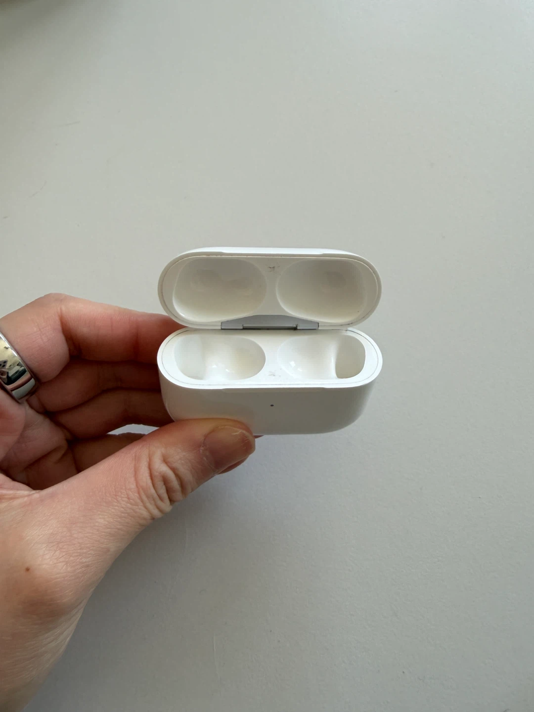 Apple AirPods Pro (2nd generation) with Charging Case - photo 3