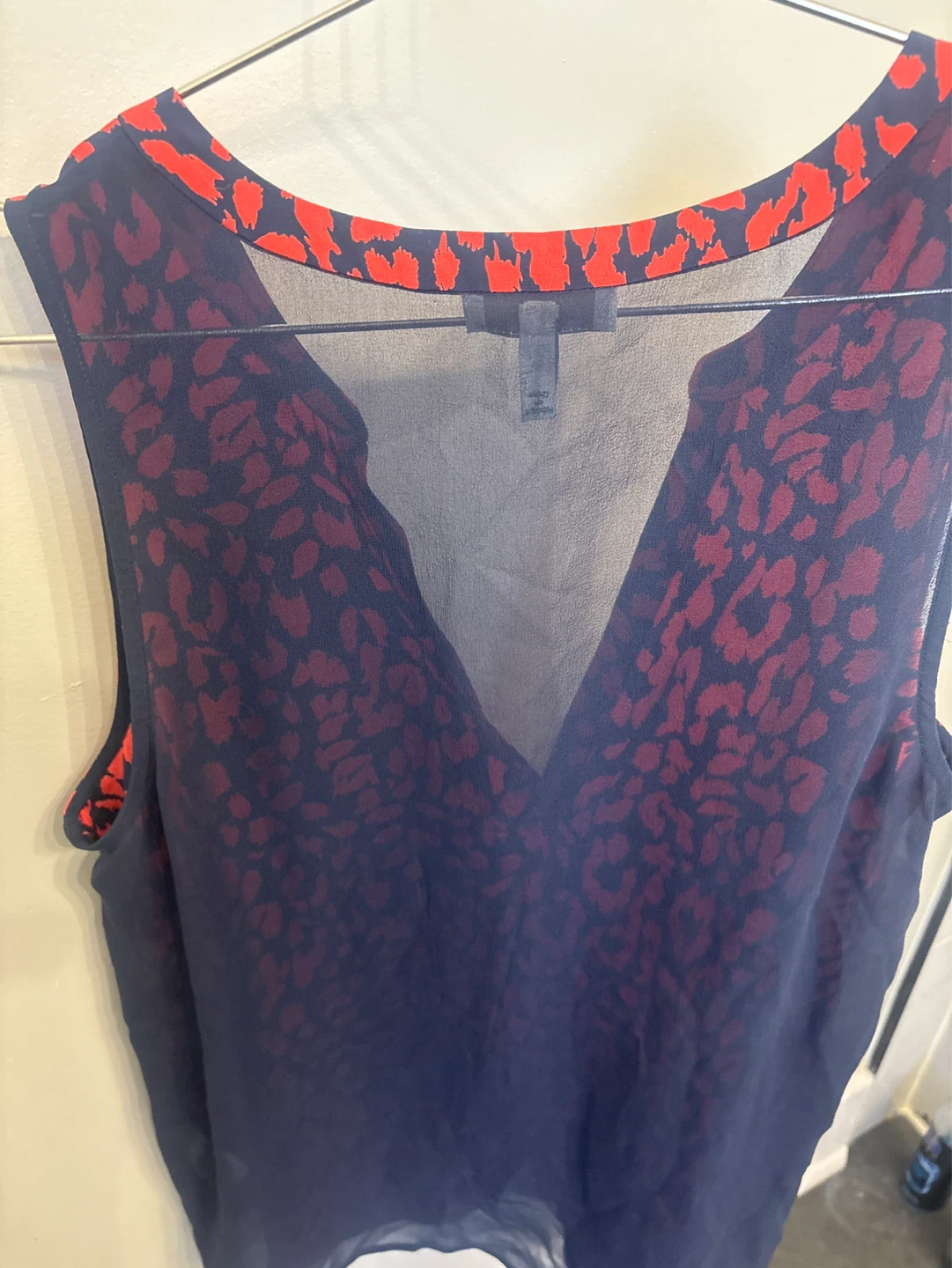 Joie 100% Silk Women's Sleeveless V-Neck Blouse - Size M - photo 3