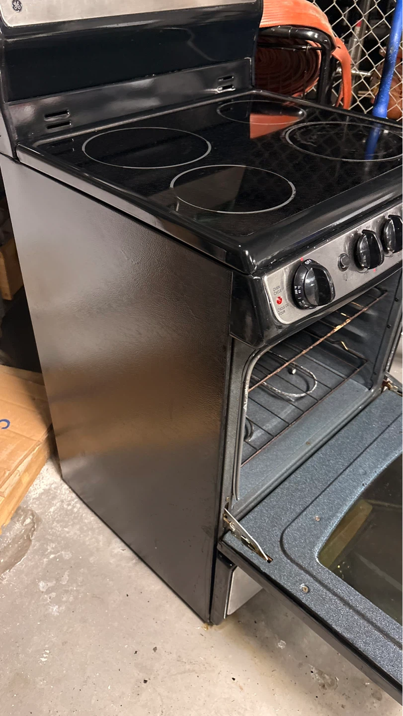 GE Electric Cooktop Stove Oven (24’) - photo 3