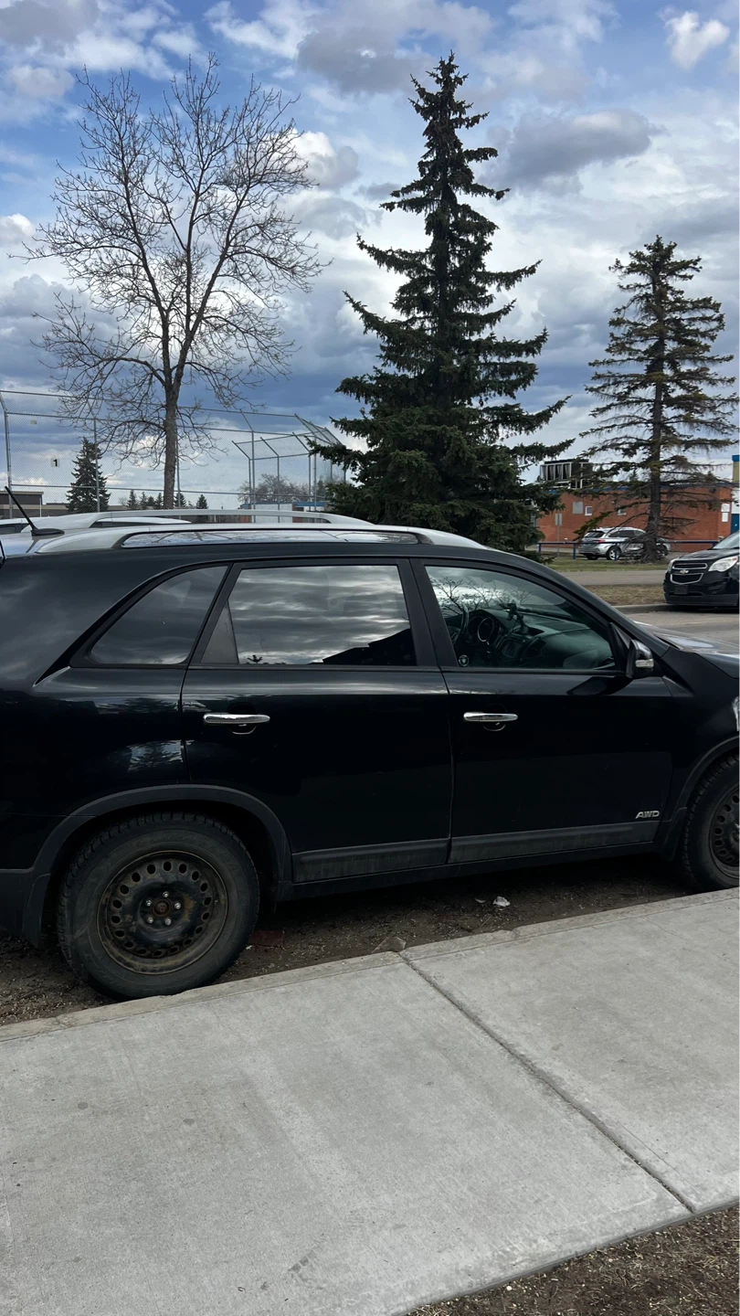 Black Kia Sorento SUV 2011 238k - photo 3