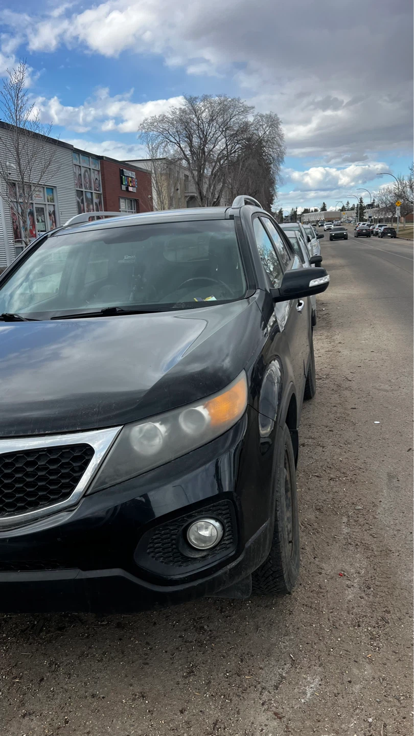 Black Kia Sorento SUV 2011 238k - photo 2