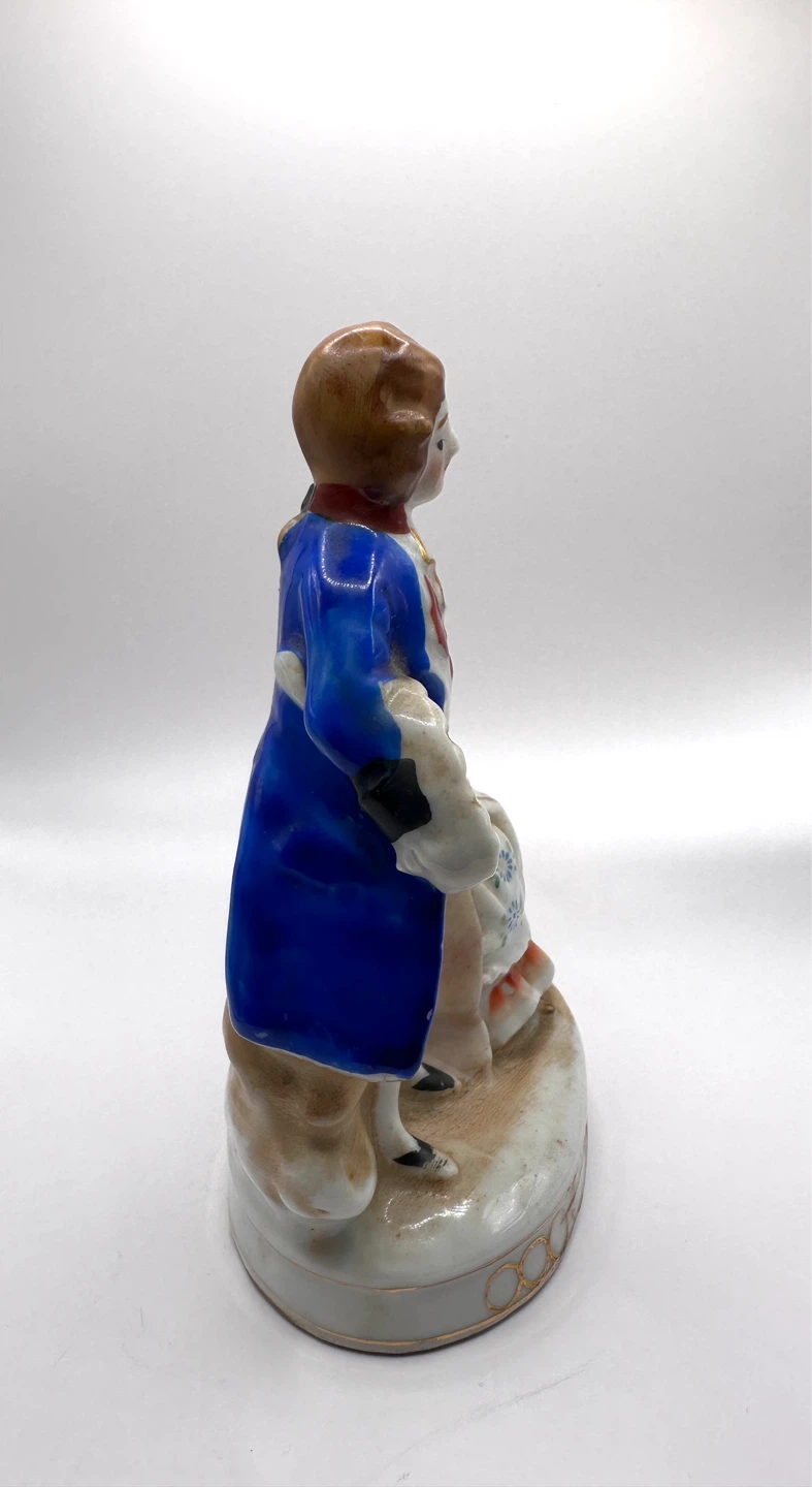 Vintage Victorian Man Woman Figurine Made in Occupied Japan - photo 2
