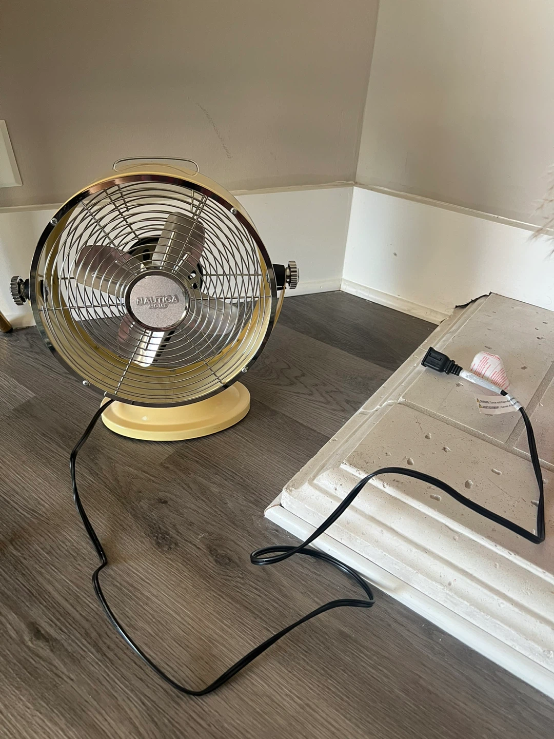 Nautica Home Retro Desk Fan