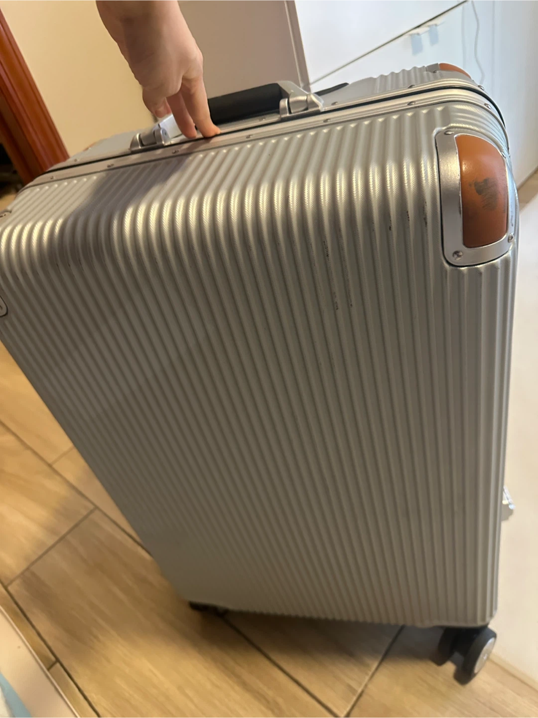 Swiss Military 51cm Carry On Hardside Case In Silver - photo 3