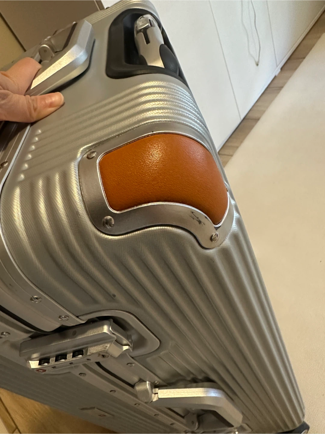 Swiss Military 51cm Carry On Hardside Case In Silver - photo 4