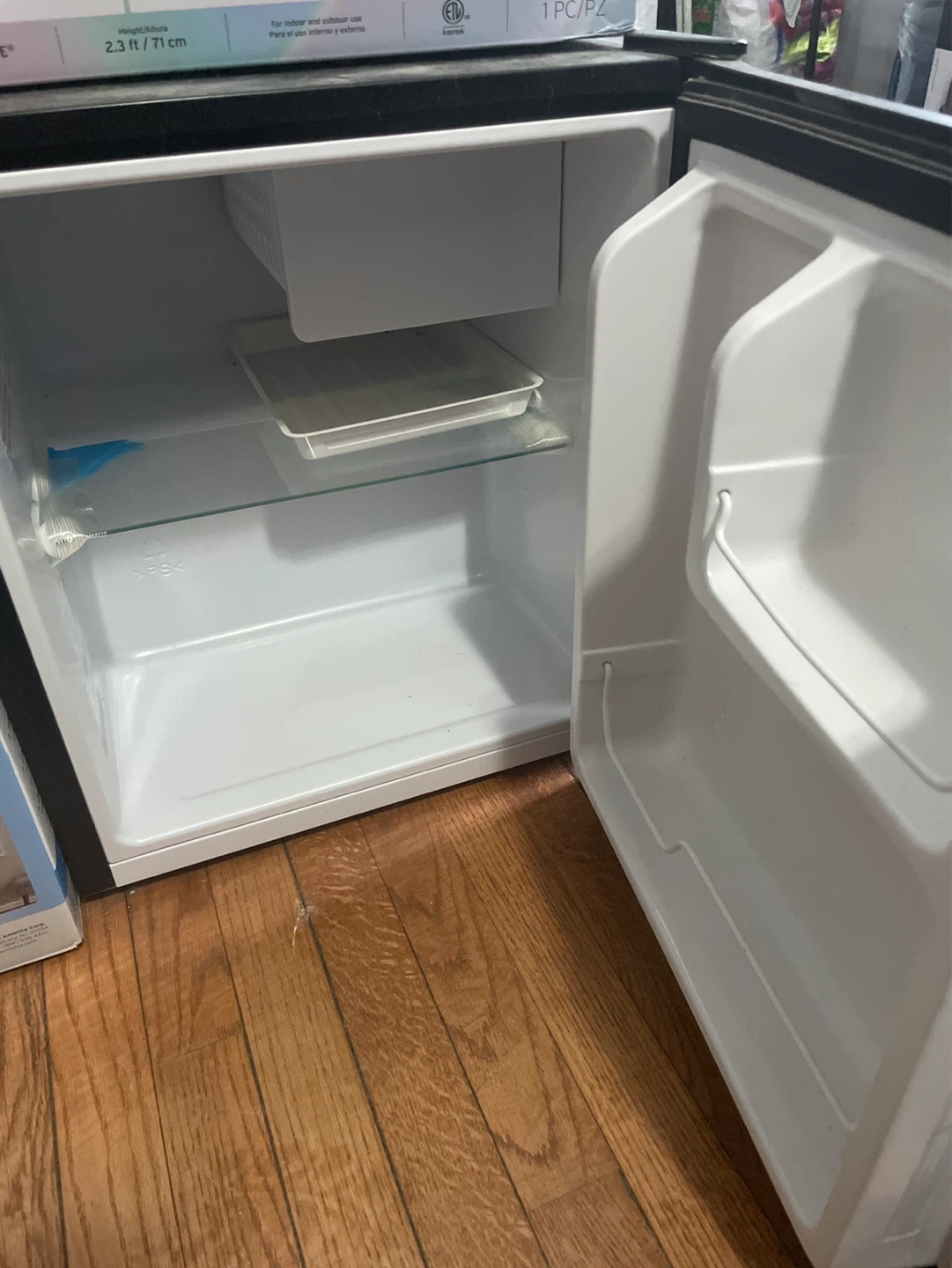 Hisense Mini Fridge - photo 2