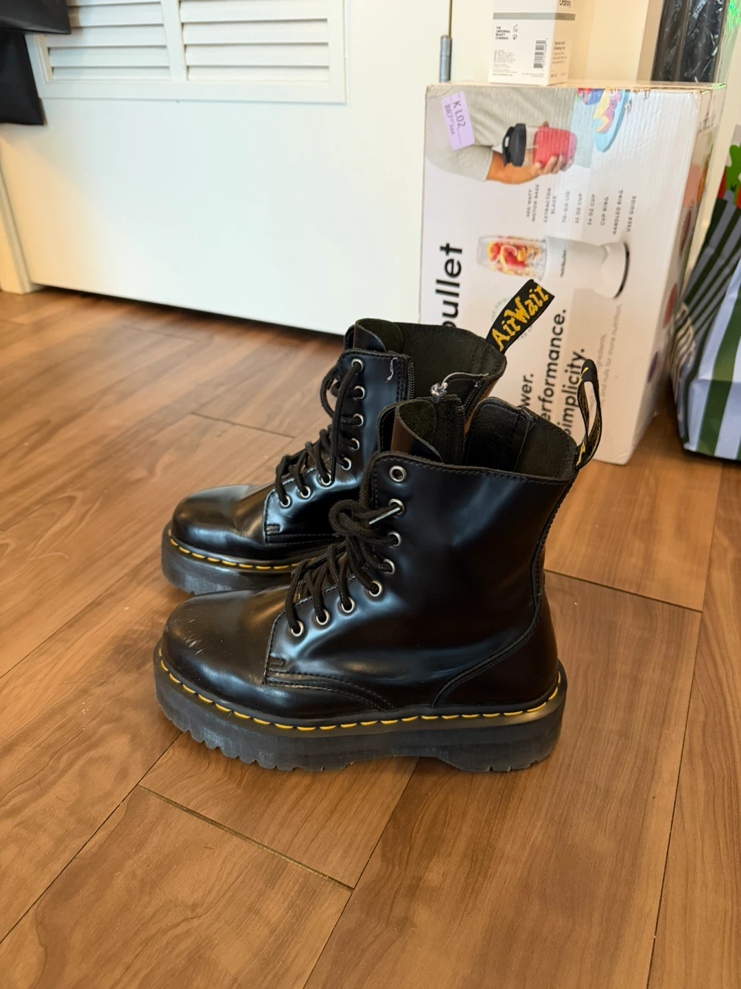Dr. Martens Platform Boots size 7 - photo 2
