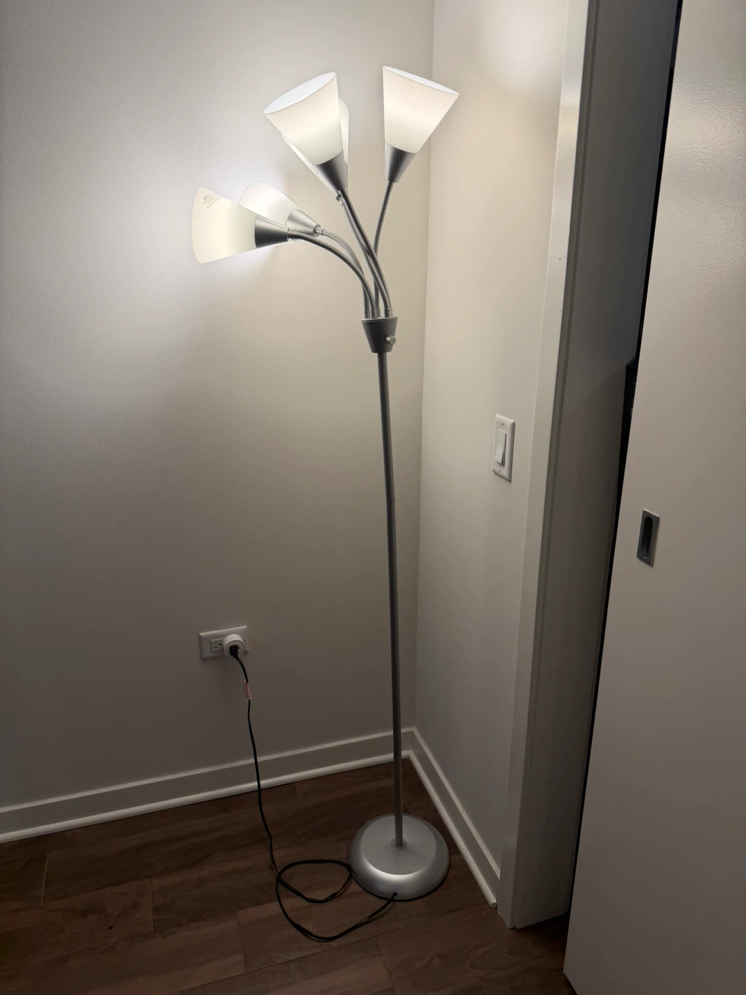 Adjustable Floor Lamp x2 lamps comes w bulbs