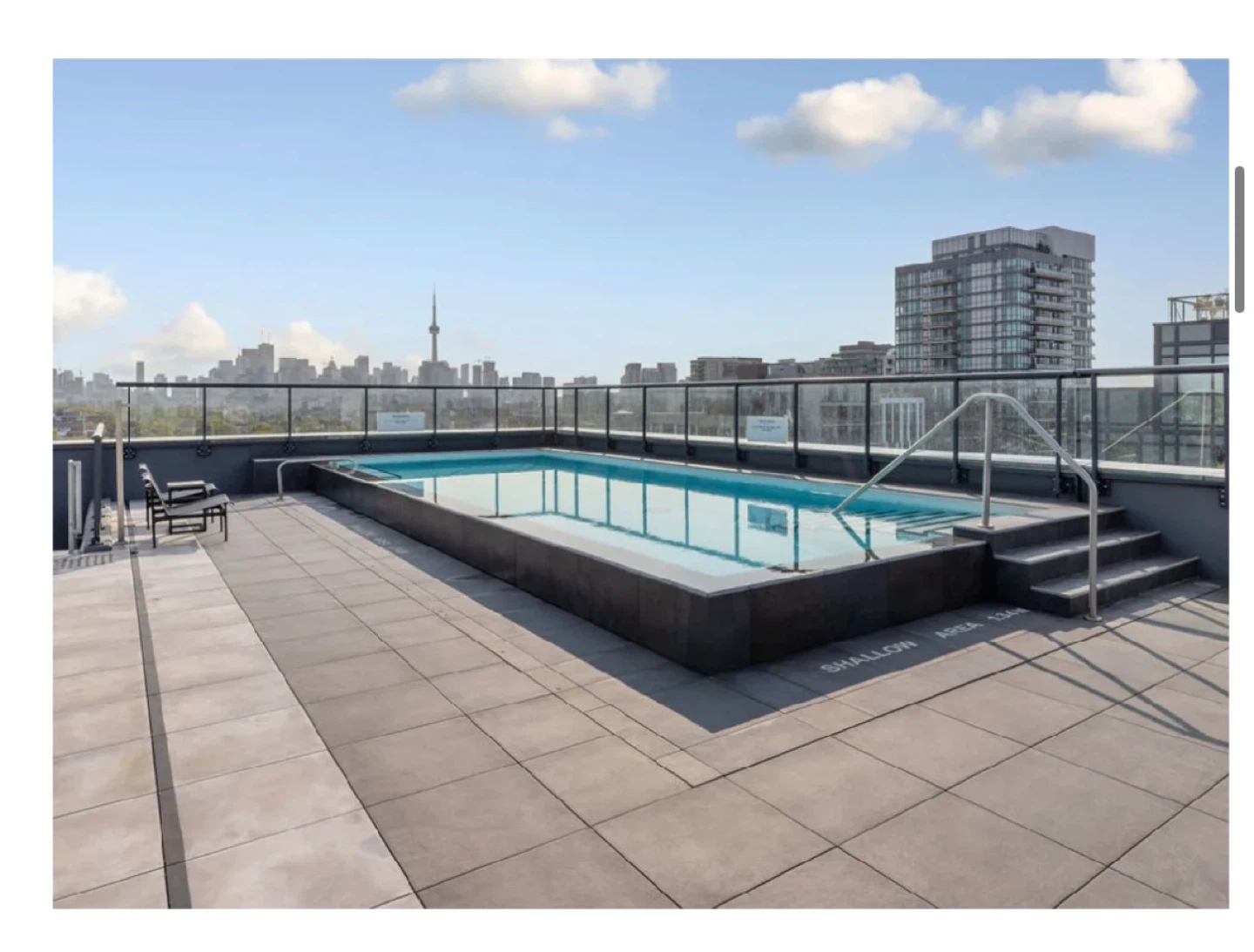 2-Bed 2 bath Condo near Queen West/Dufferin