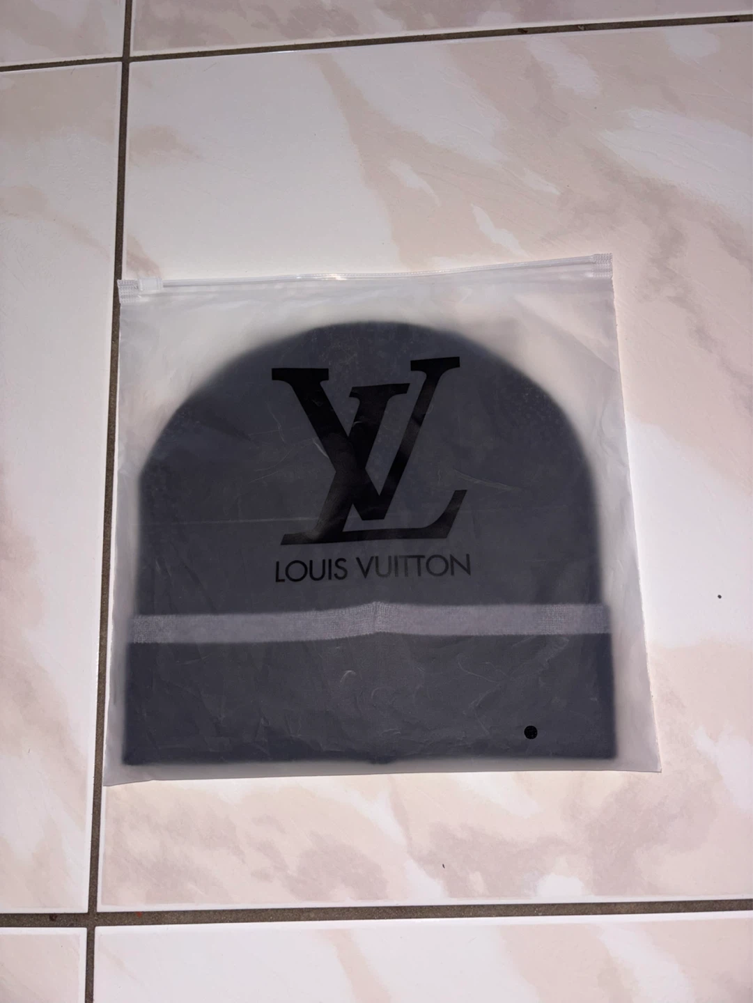 Tuque Louis Vuitton noire - photo 5