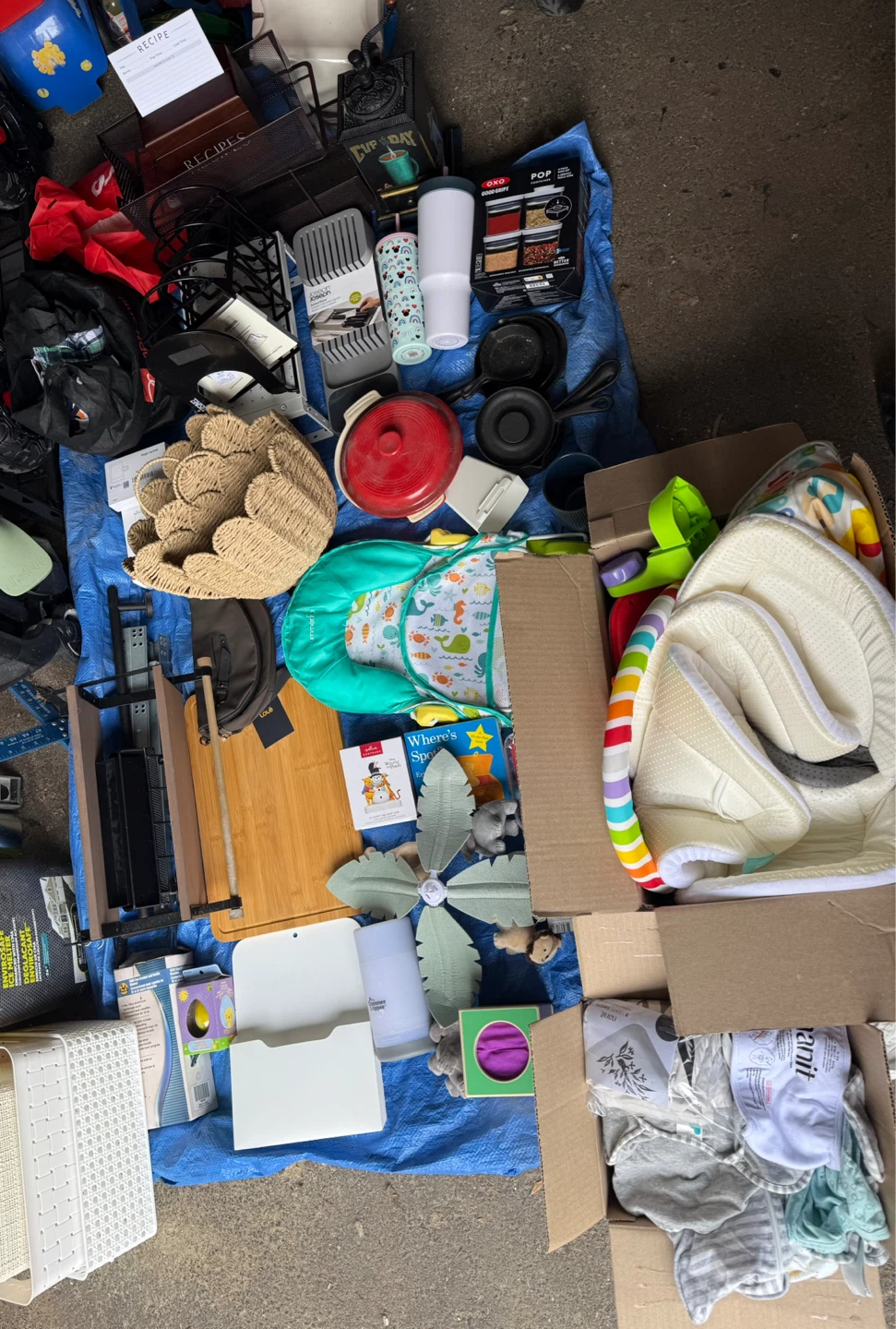 Garage sale on Grenoble cres