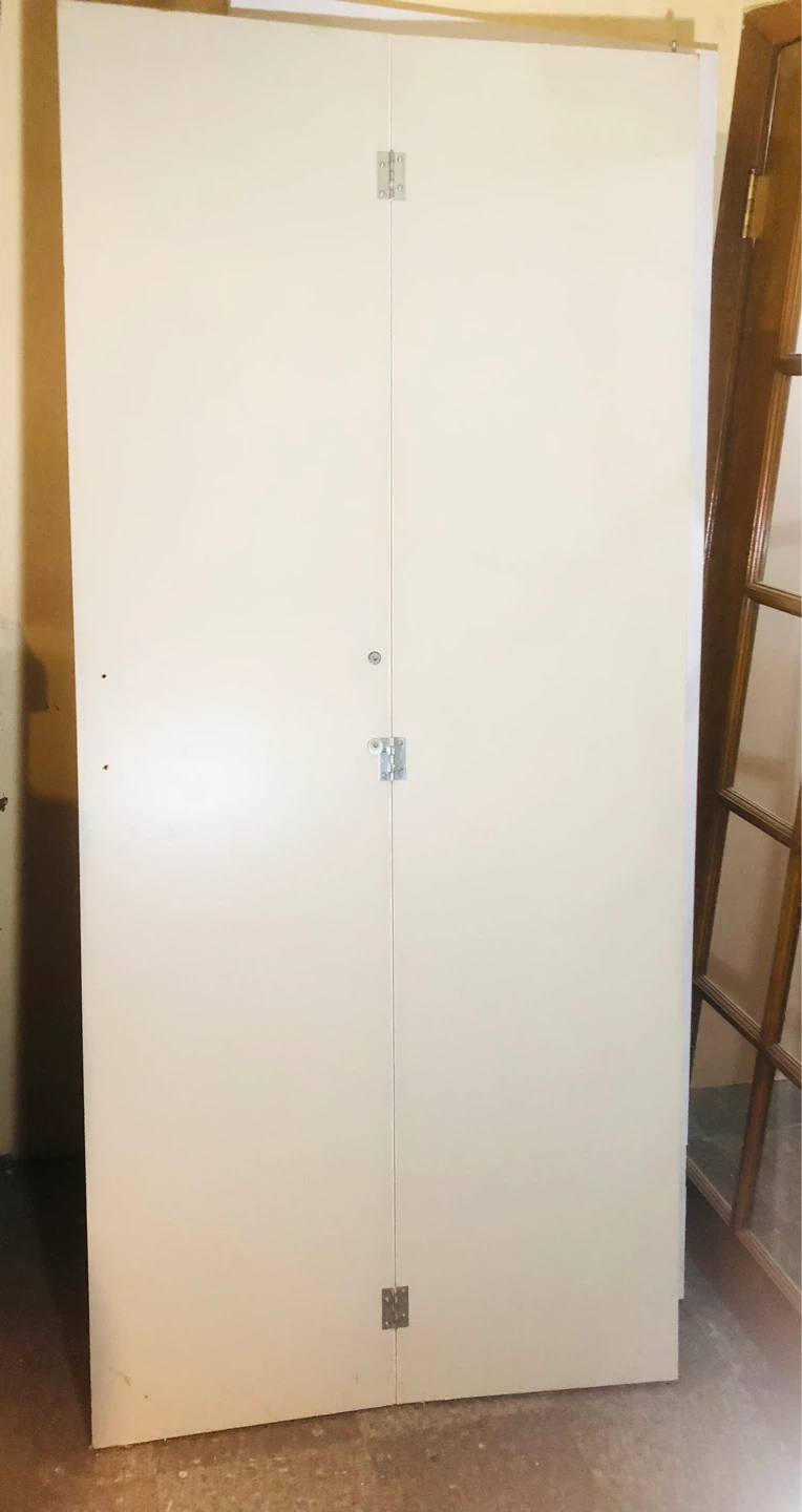 White Bi-Fold Doors with Handle - photo 2