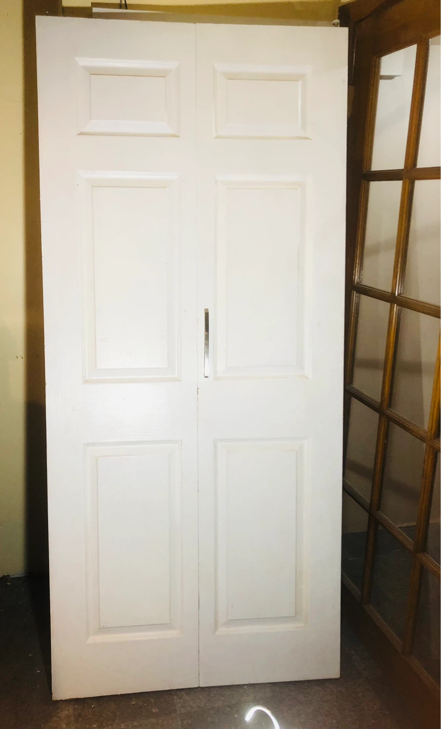 White Bi-Fold Doors with Handle