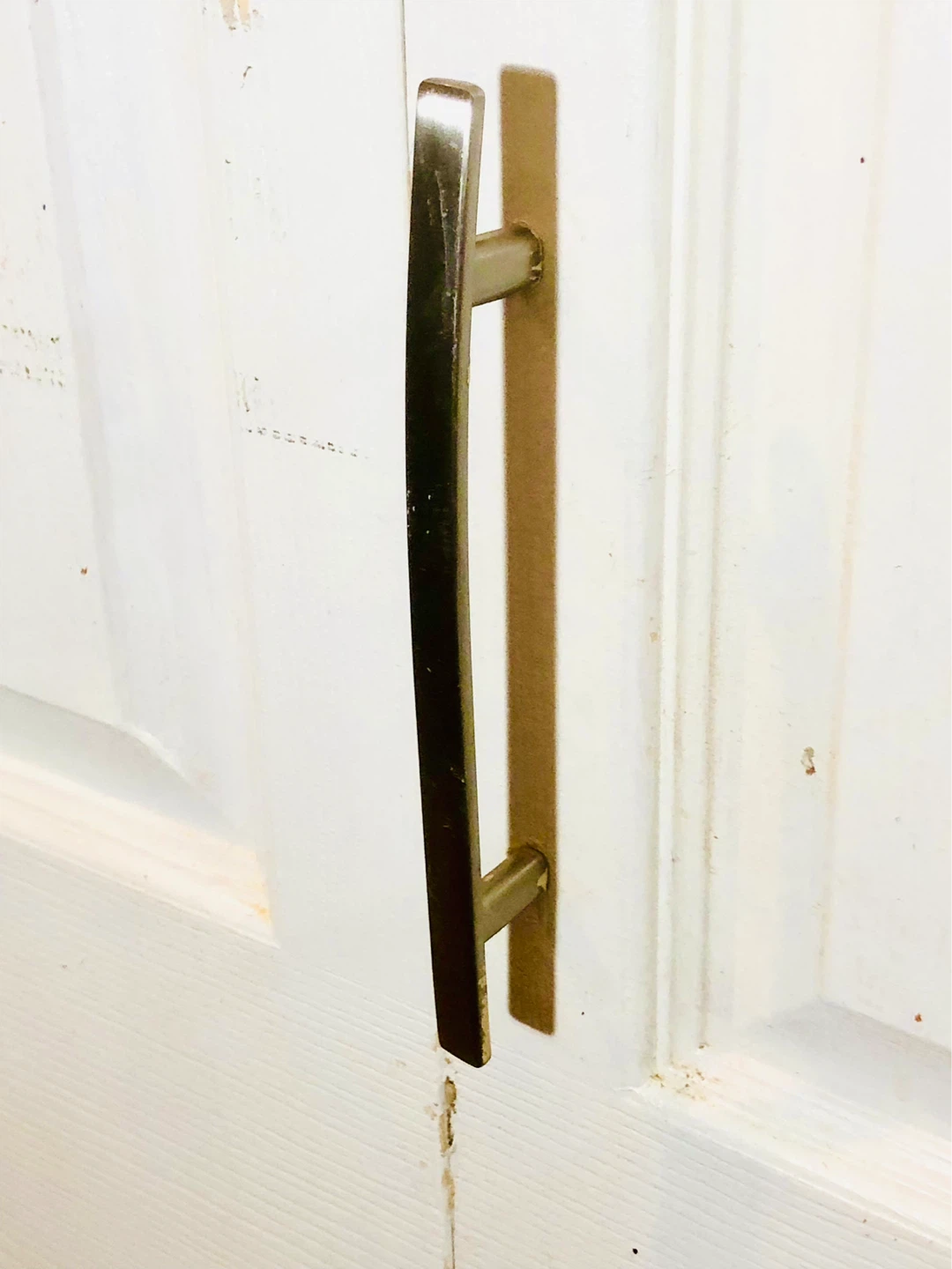 White Bi-Fold Doors with Handle - photo 3