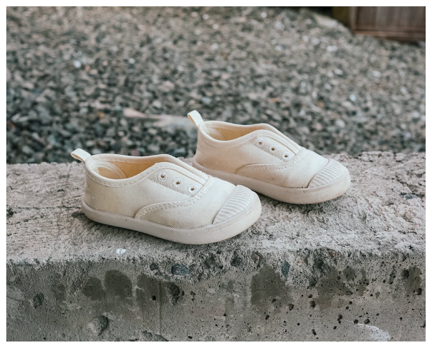 Kid's Off-White Canvas Slip-On Shoes Size 6 - photo 2