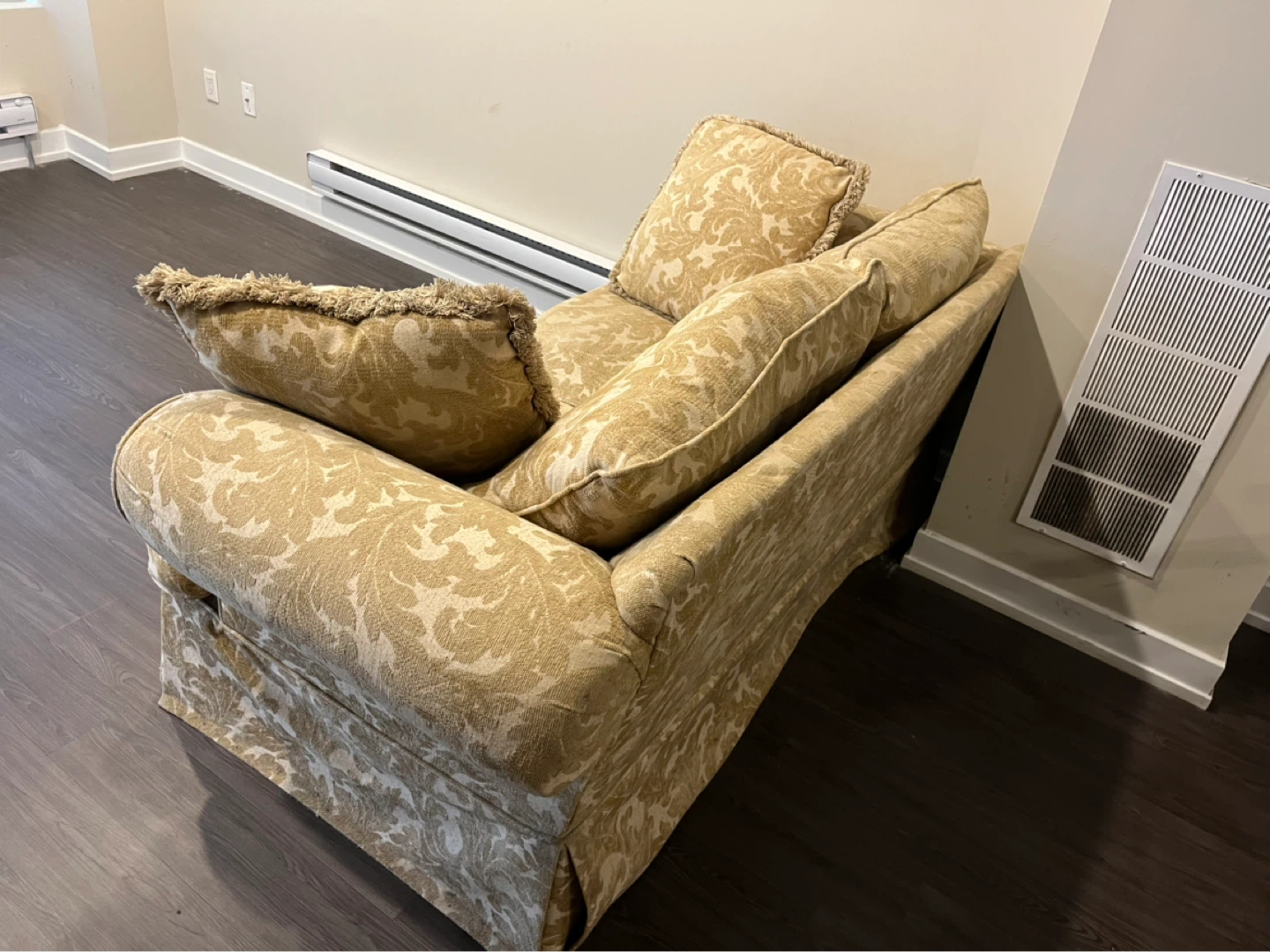 Vintage Coventry Collection Loveseat – Damask Fabric - photo 2