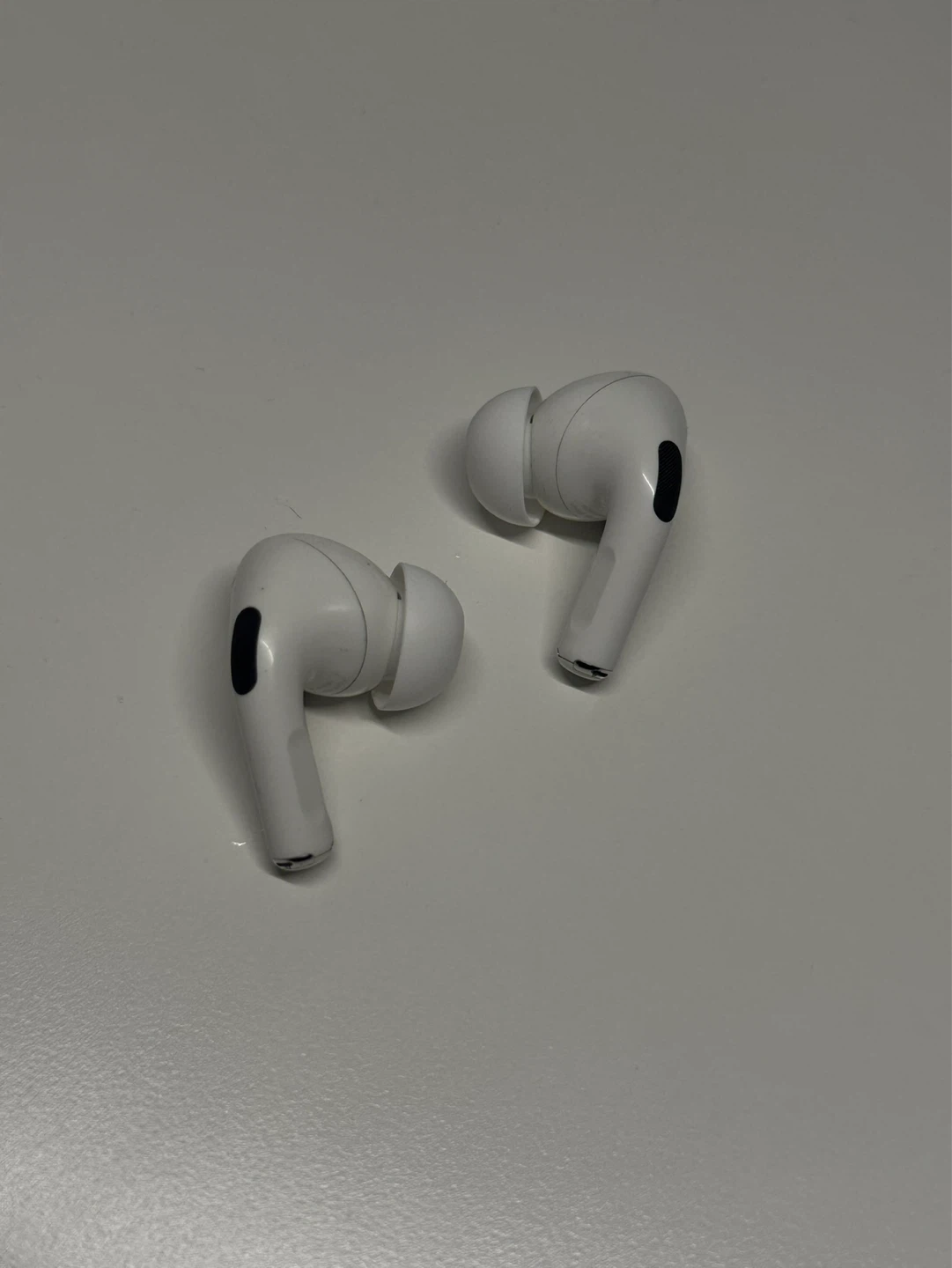 Apple AirPods Pro with Charging Case - photo 4