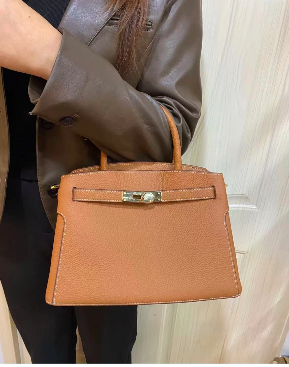 Elegant Brown Handbag - photo 3
