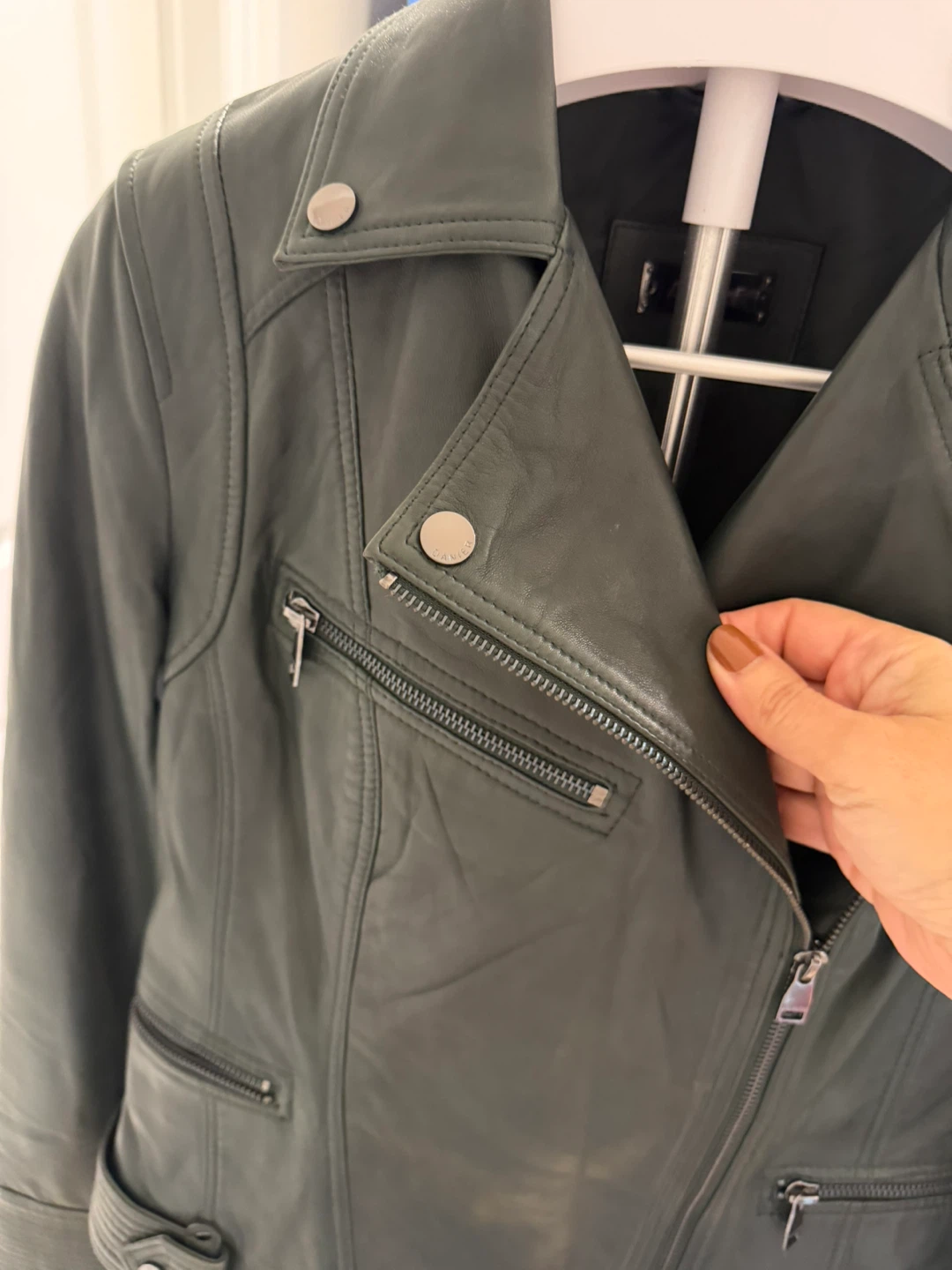 Danier Lambskin Moto jacket  size S - photo 4