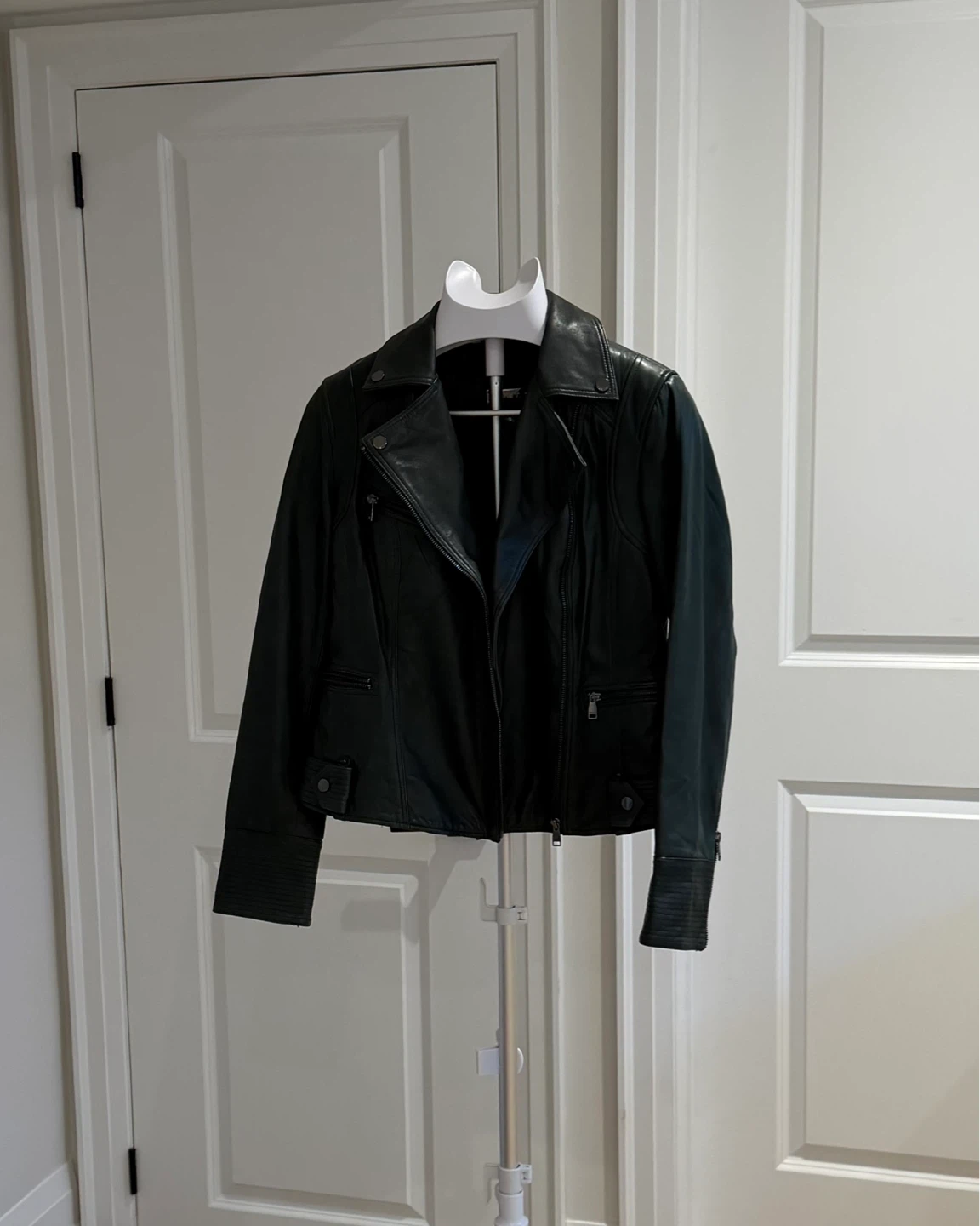 Danier Lambskin Moto jacket  size S - photo 2