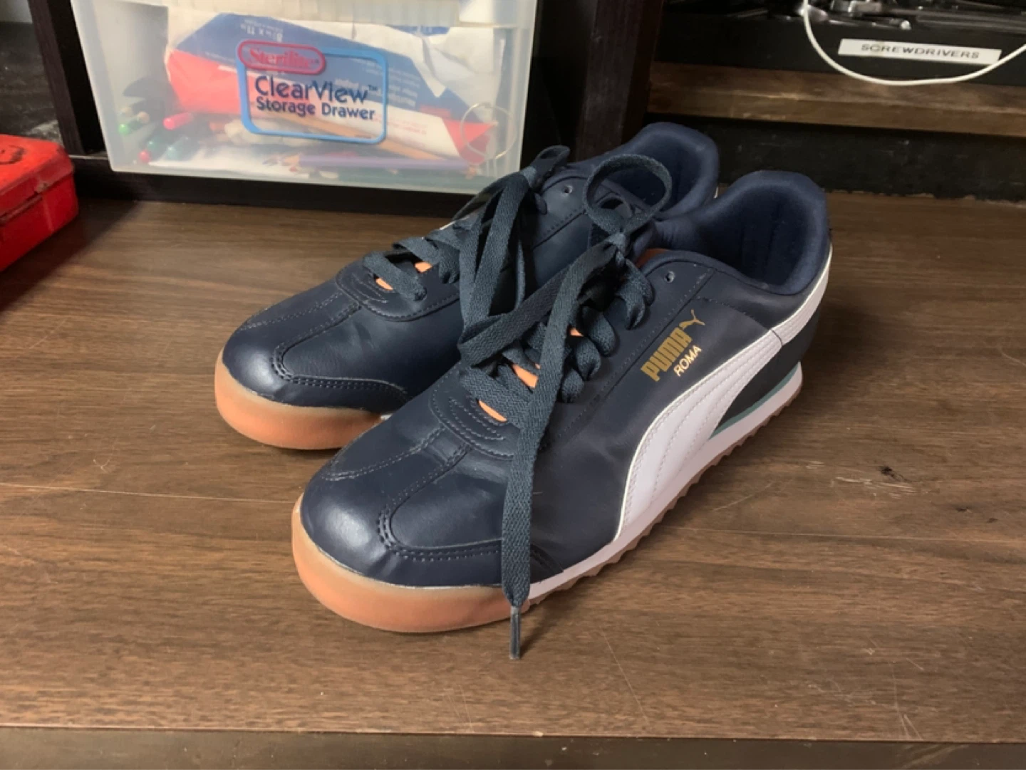 Mens and women shoes reebook, levis and pumas - photo 3